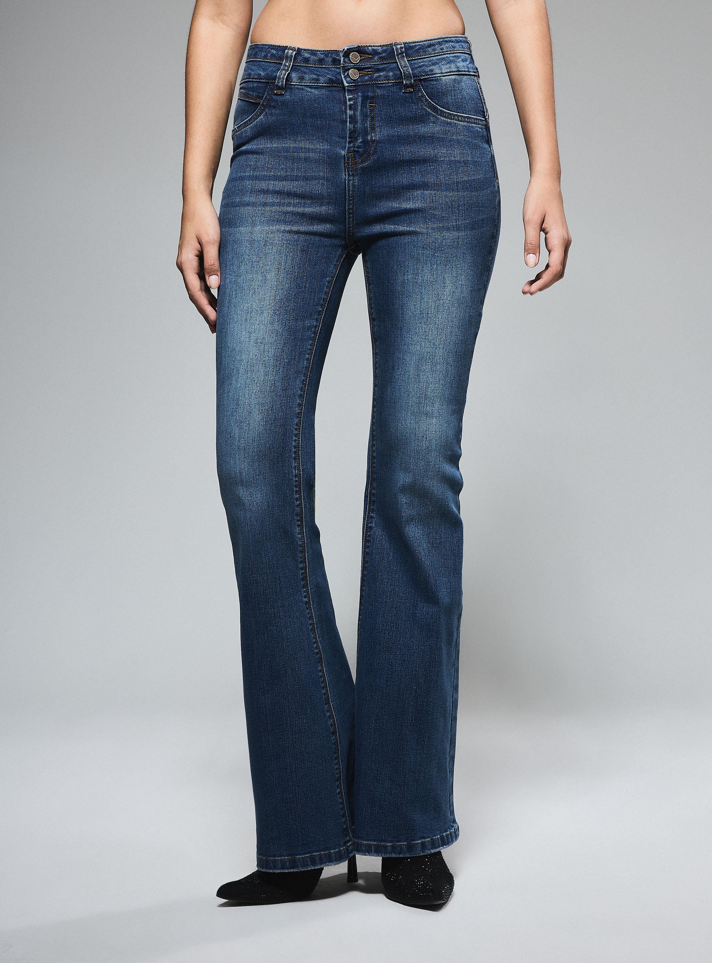 Jeans Básico Flare Push Up 2 Botones-0