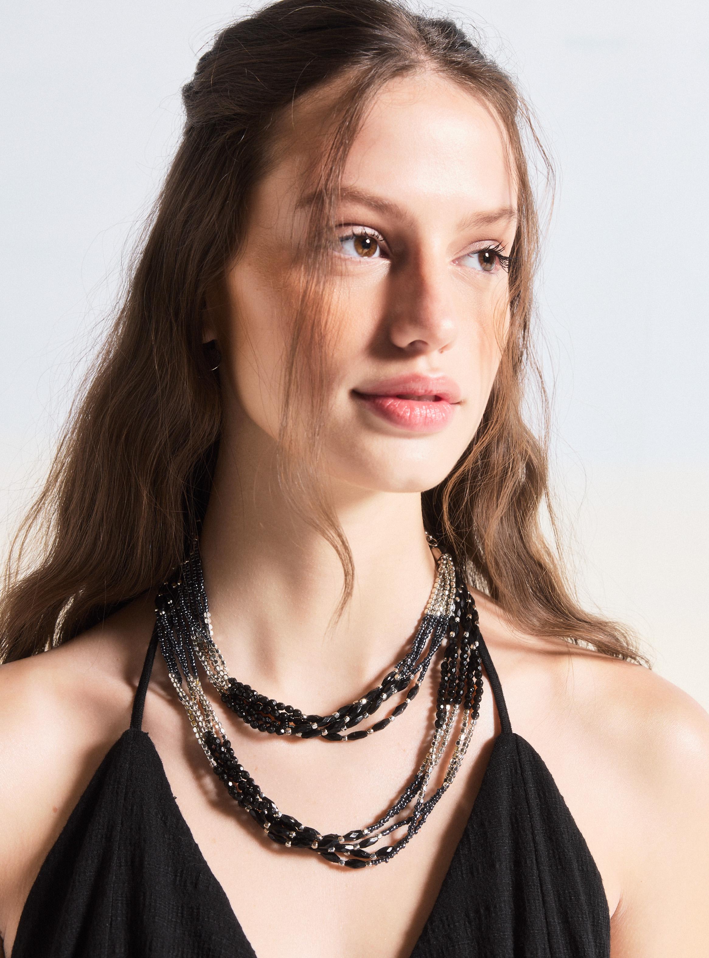 Collar con Cuentas Facetadas en Contraste-2