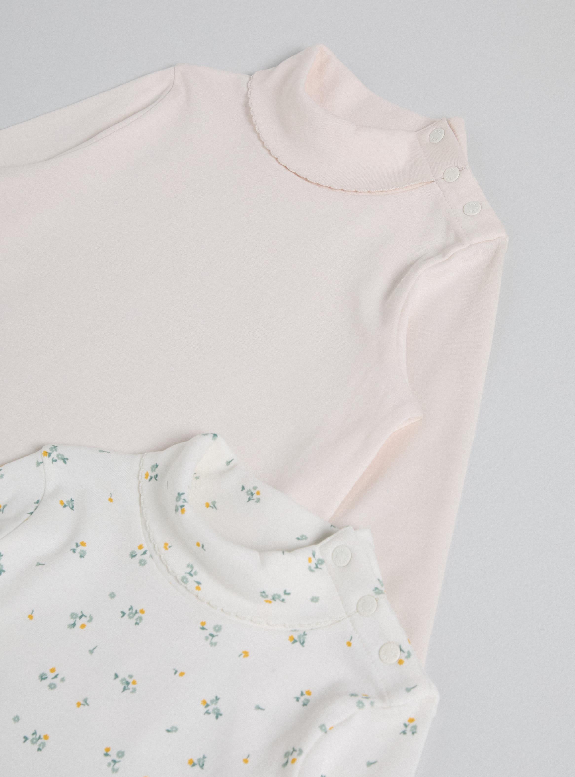 Polera Cuello Alto Liso y Estampado-3