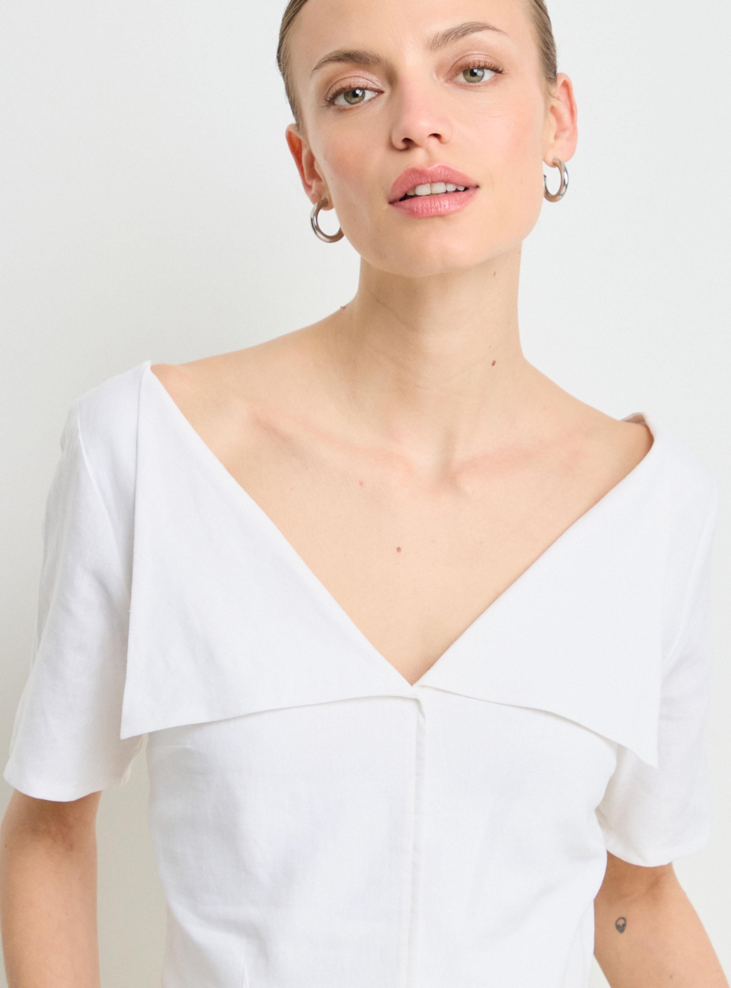Blusa Lisa Manga Corta Regular con Cuello V-2