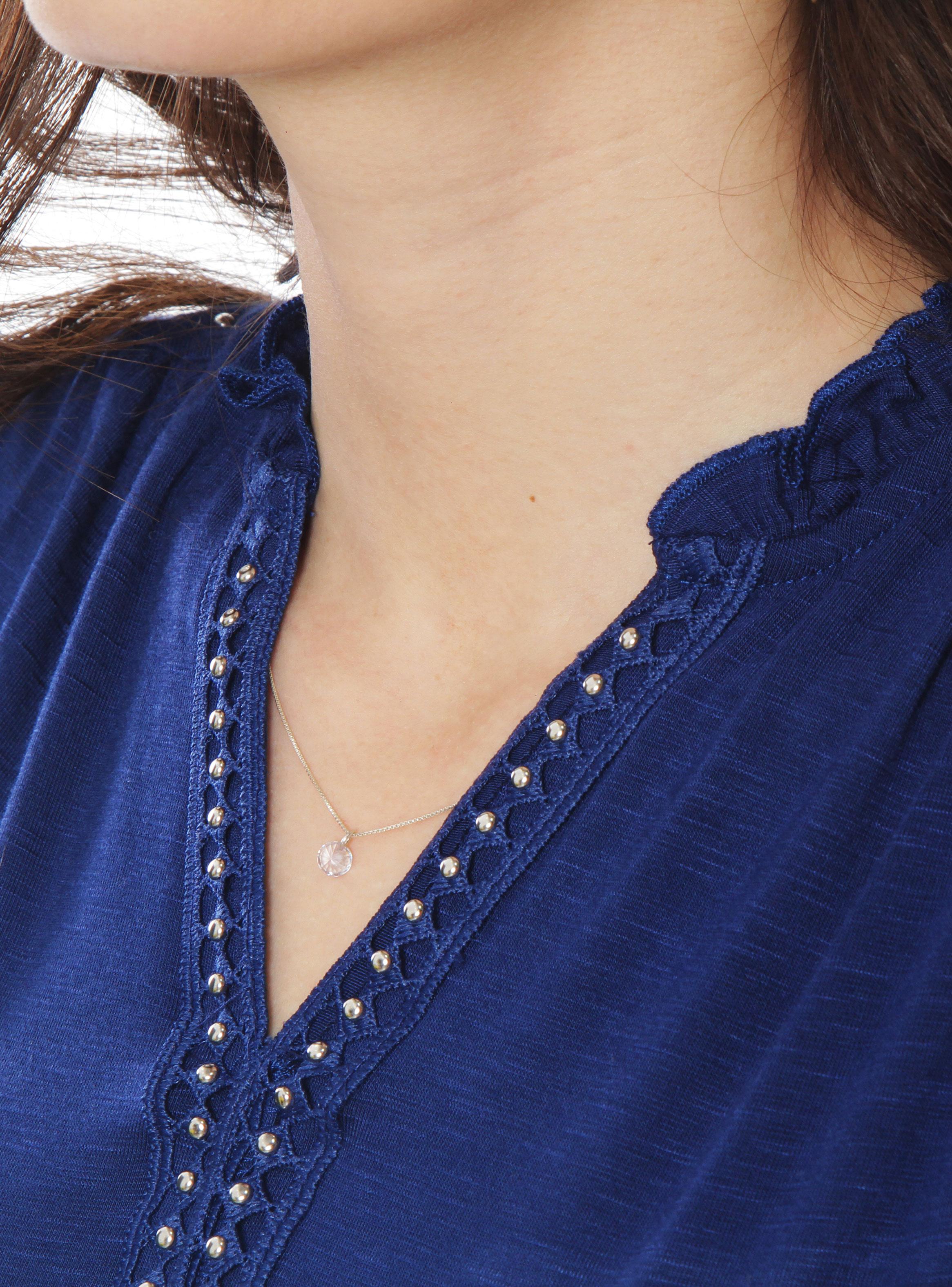 Polera Manga Corta Sólido Escote V con Aplicación-2