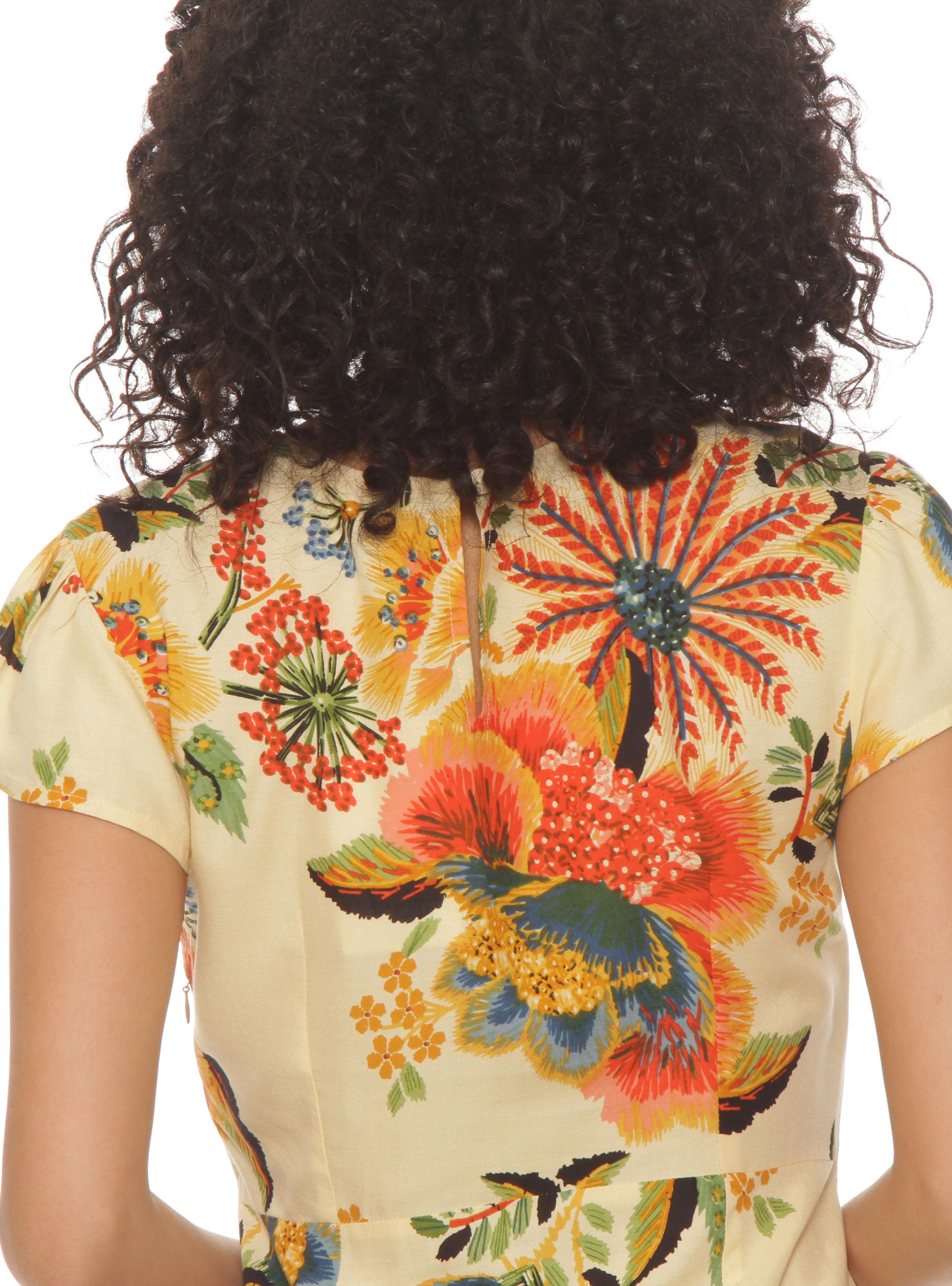 Vestido Manga Corta Estampada Escote V con Corte en Cintura-4