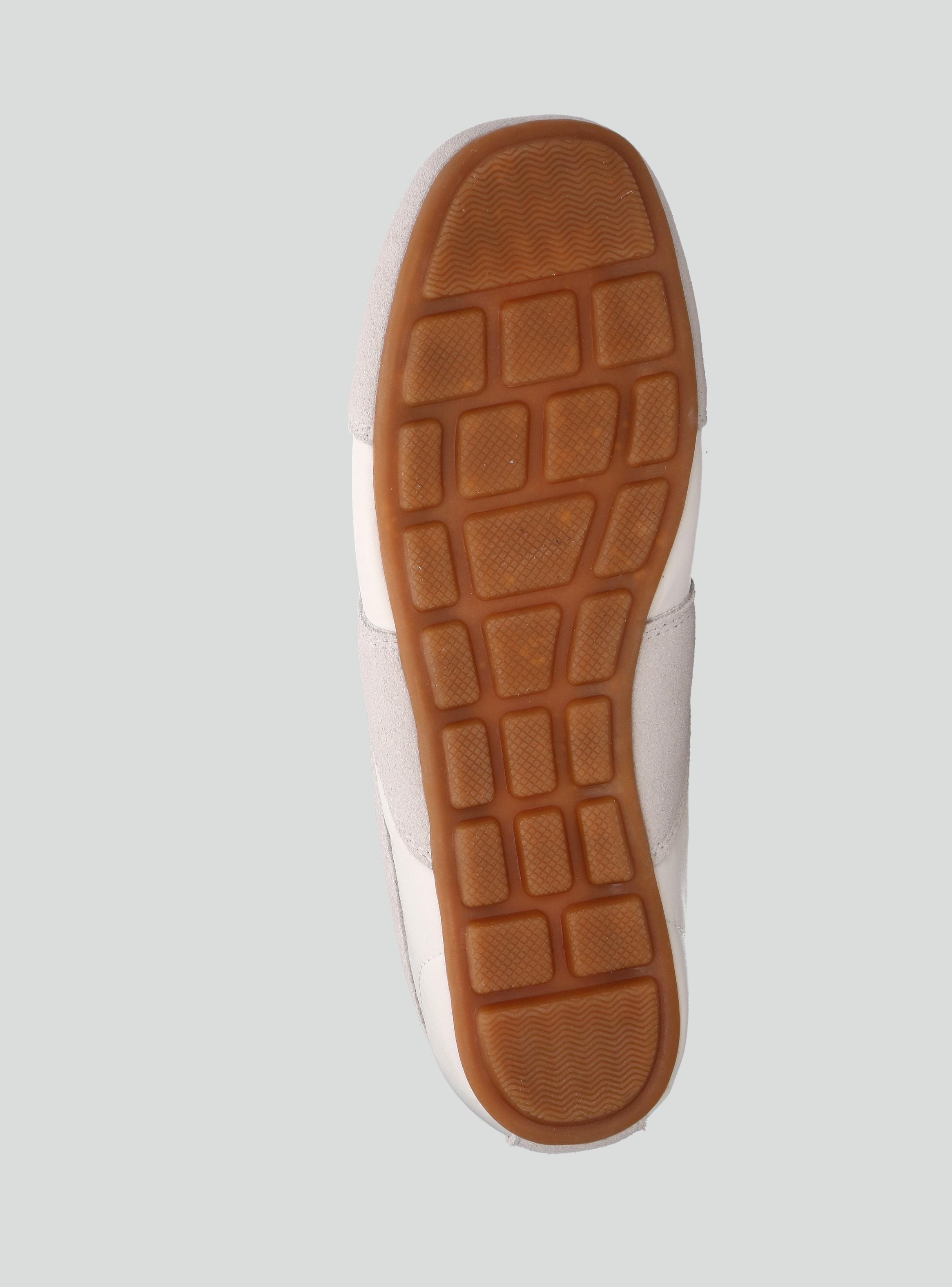 Zapatilla Urbana Plana con Detalles de Cuero Mujer-3