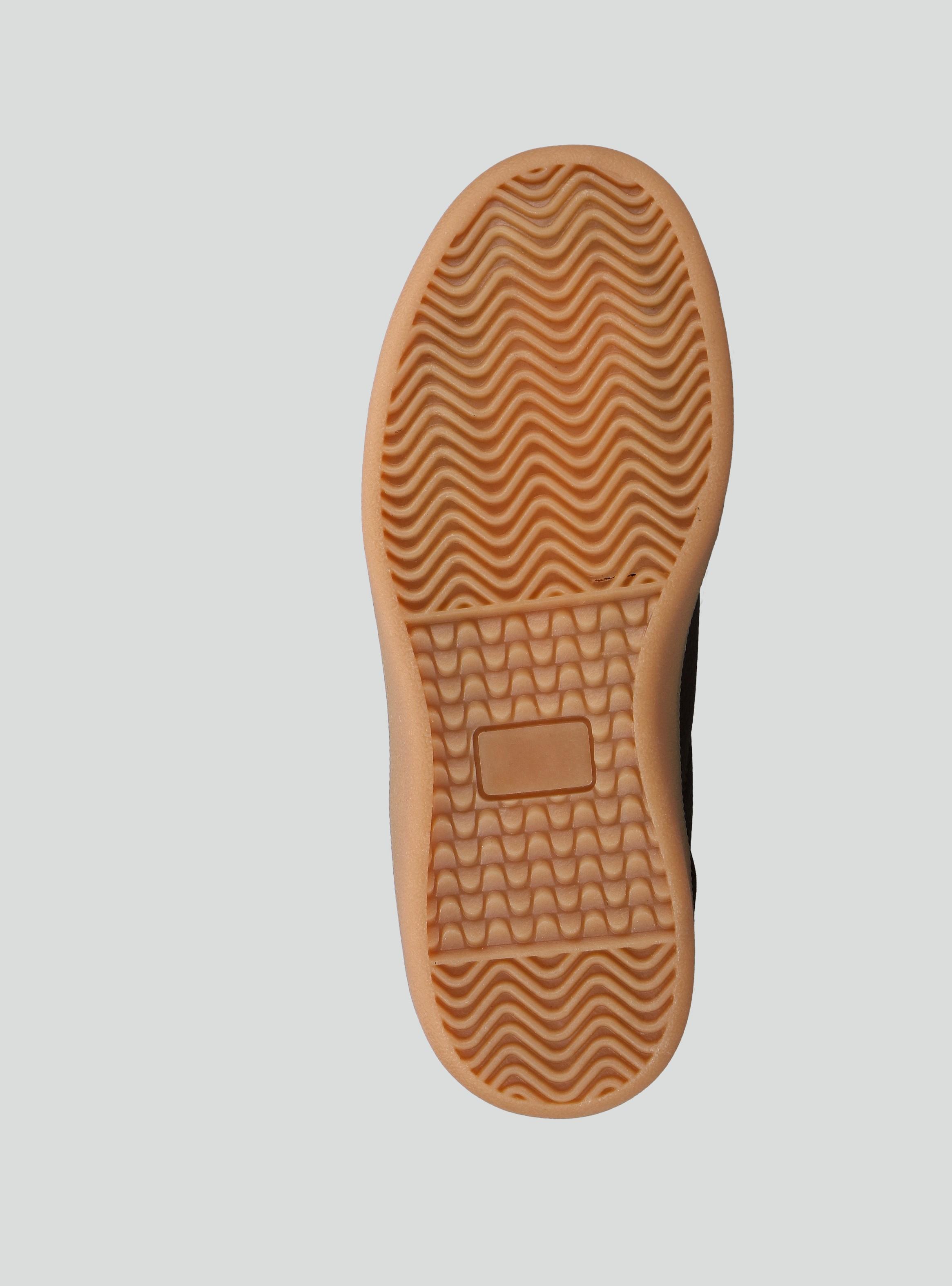 Zapatilla Urbana Bamba Color y Suela en Contraste Unisex-3