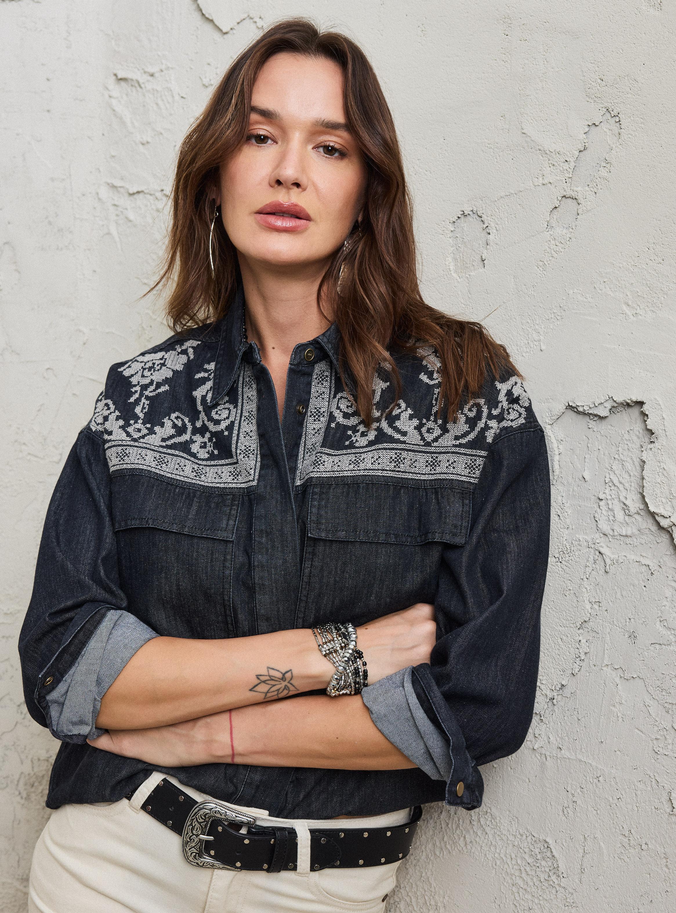 Blusa Canesú Bordado de Color-2