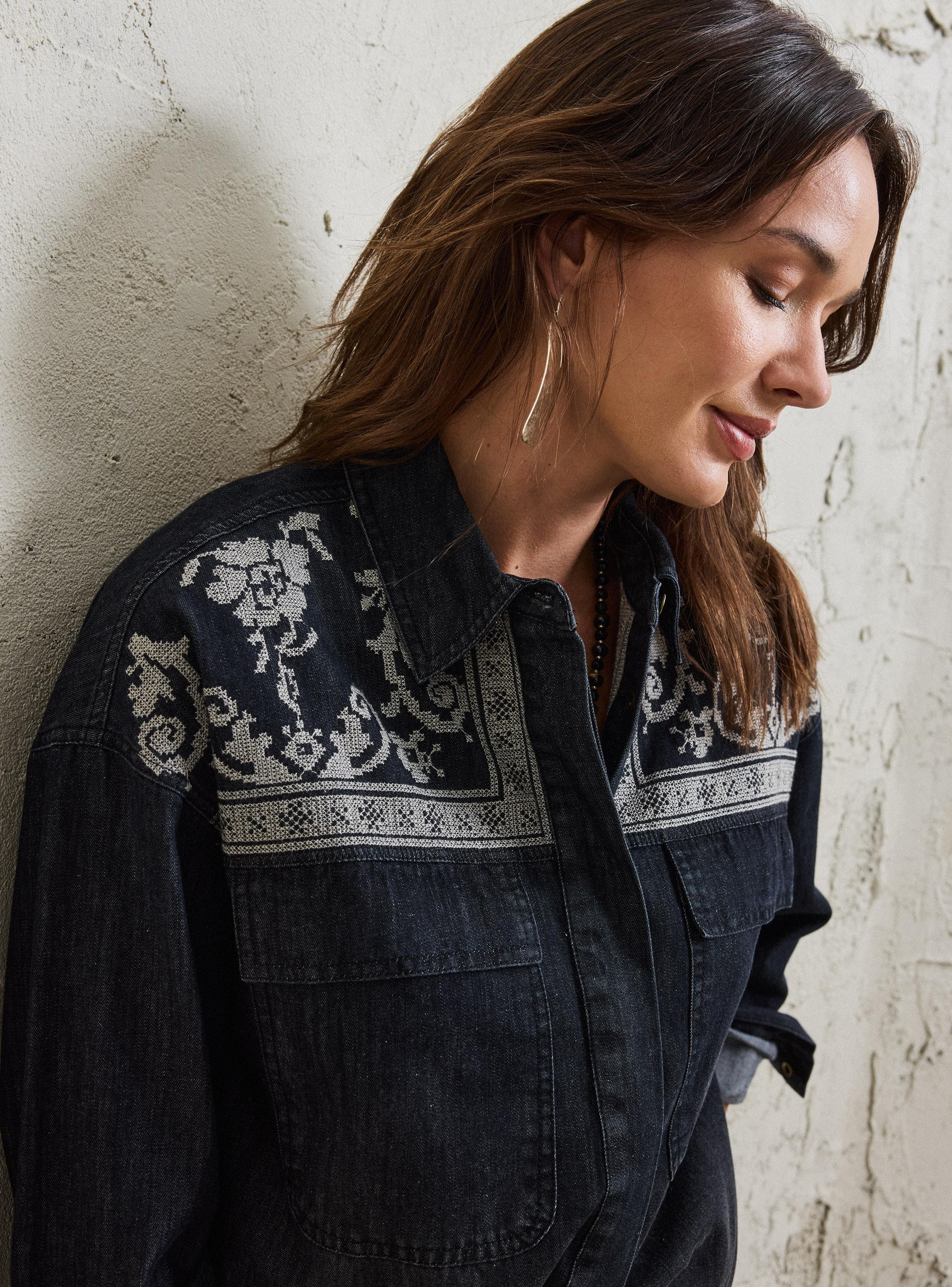 Blusa Canesú Bordado de Color-3