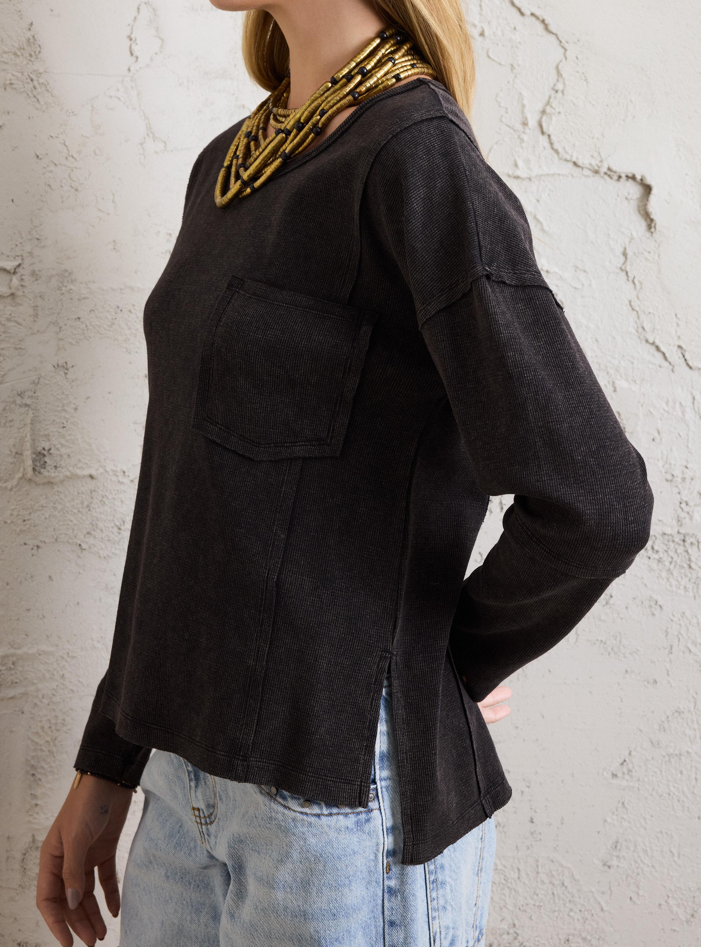 Polera Suelta Textura Waffle Look Desteñido con Bolsillo-3