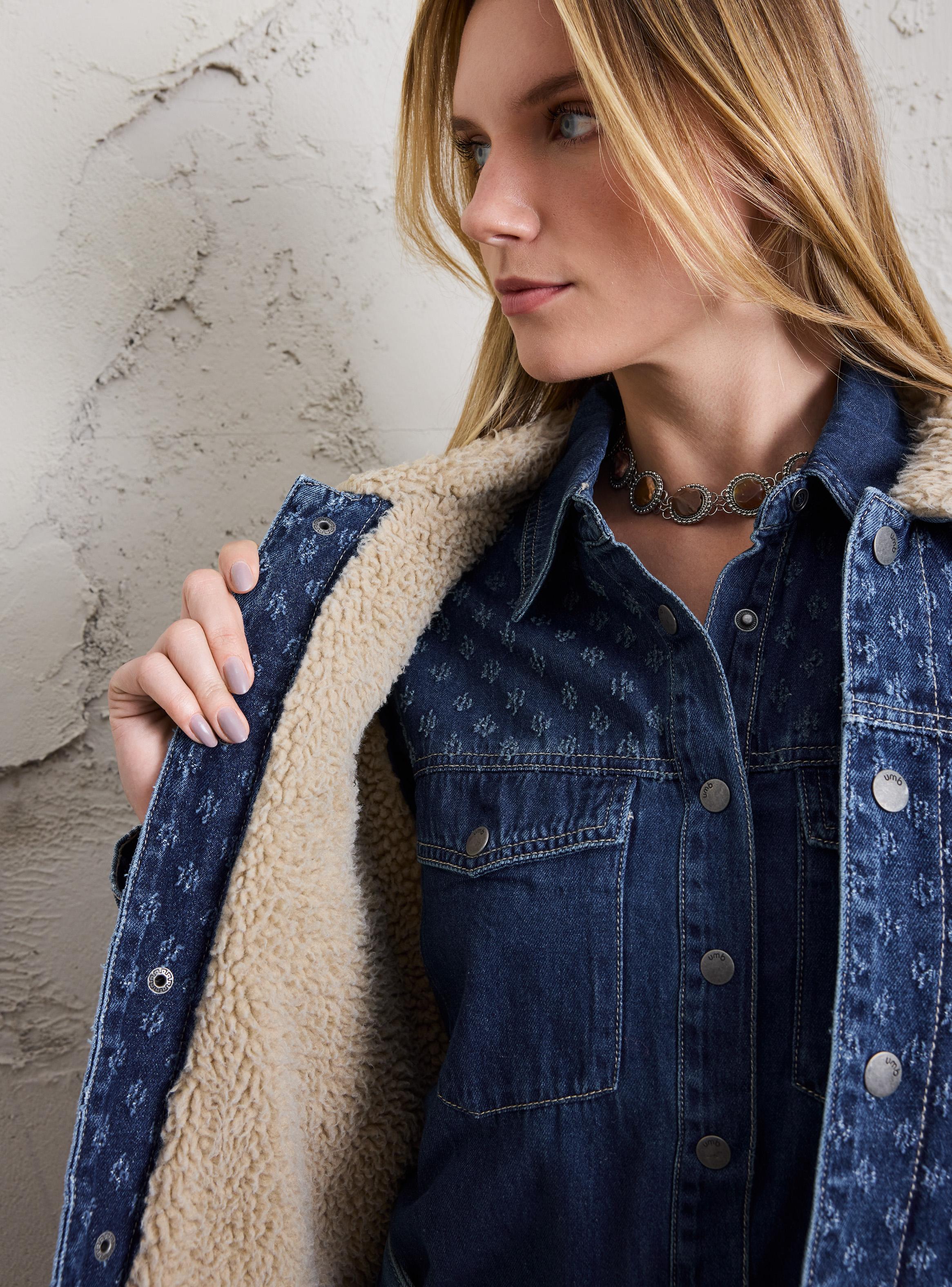 Chaqueta Denim Textura Desagujada y Cuerpo de Sherpa-3