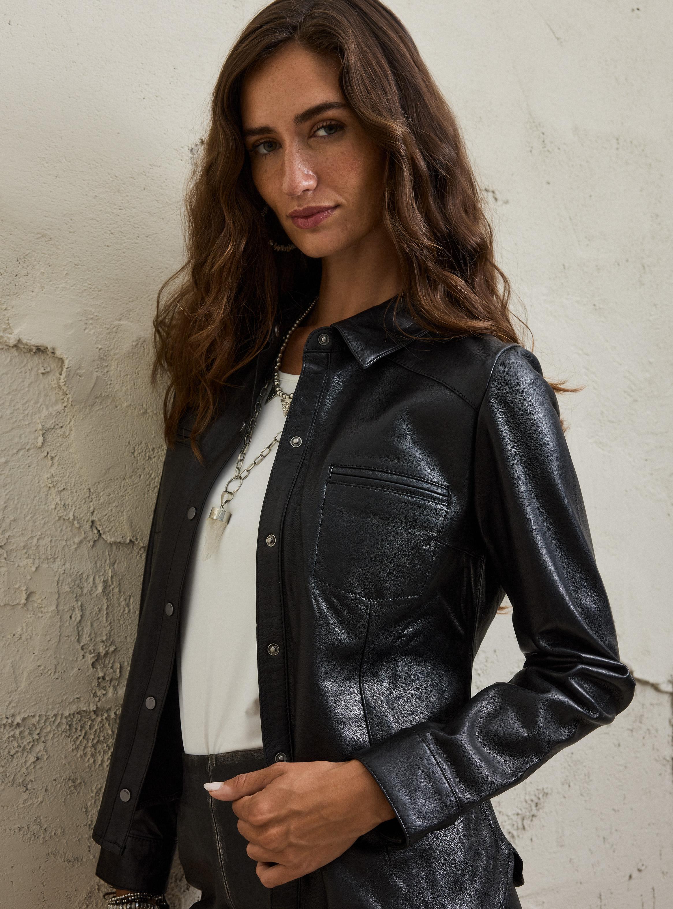 Blusa Básica con Botones Frontales-2