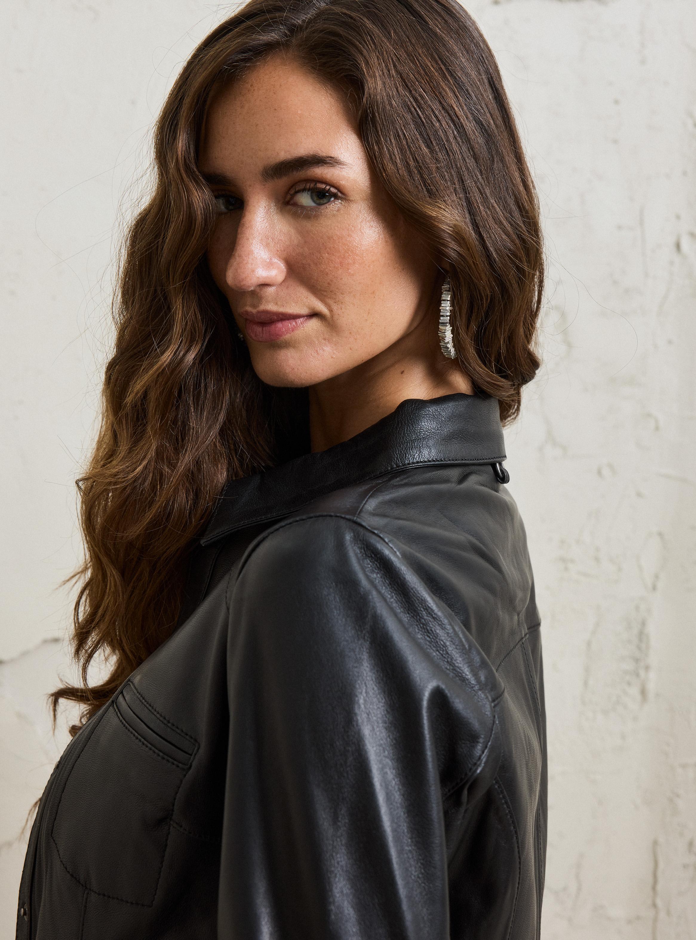 Blusa Básica con Botones Frontales-3