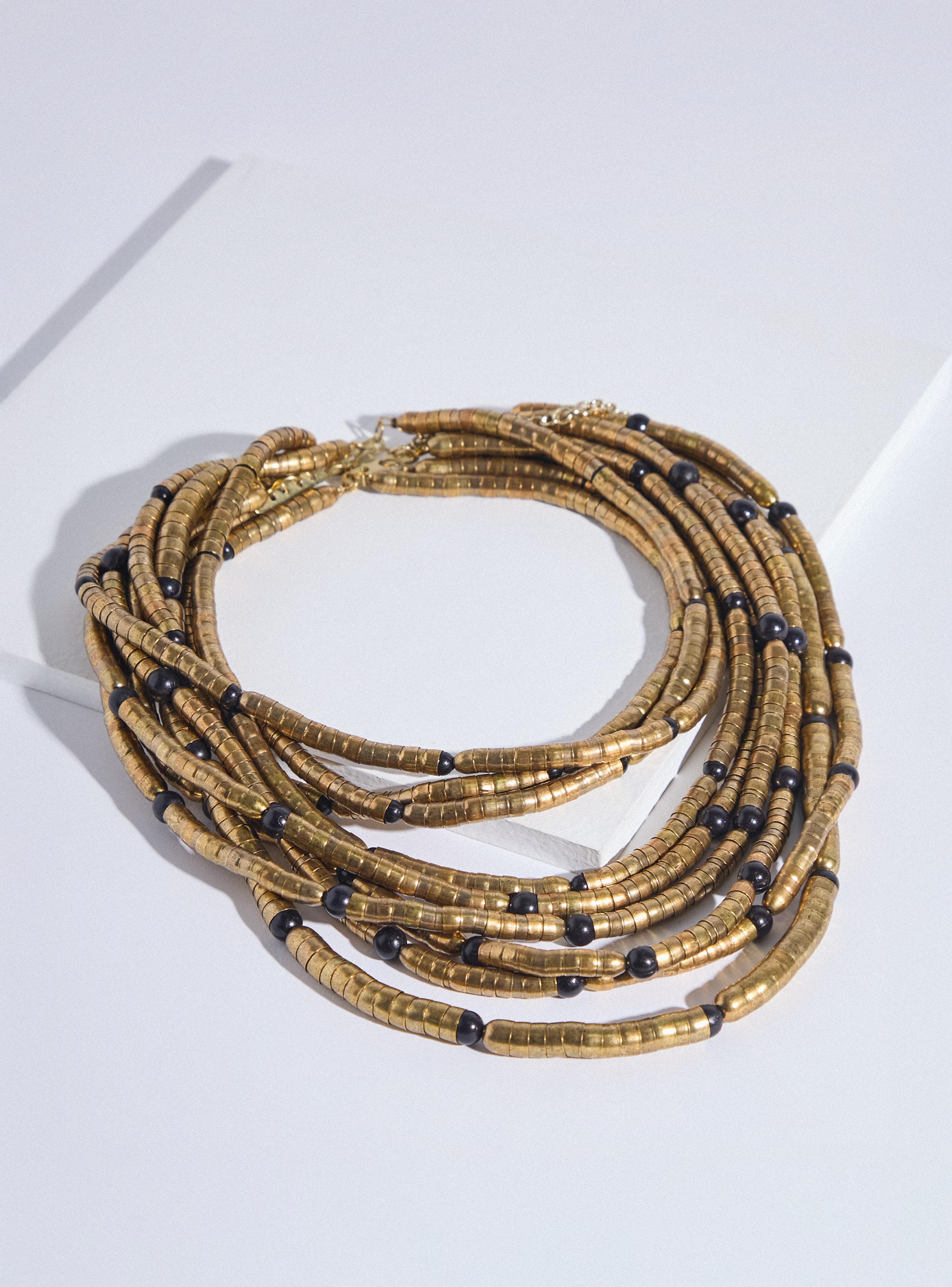 Collar Correa Múltiple con Mostacillas Doradas y Negras-2