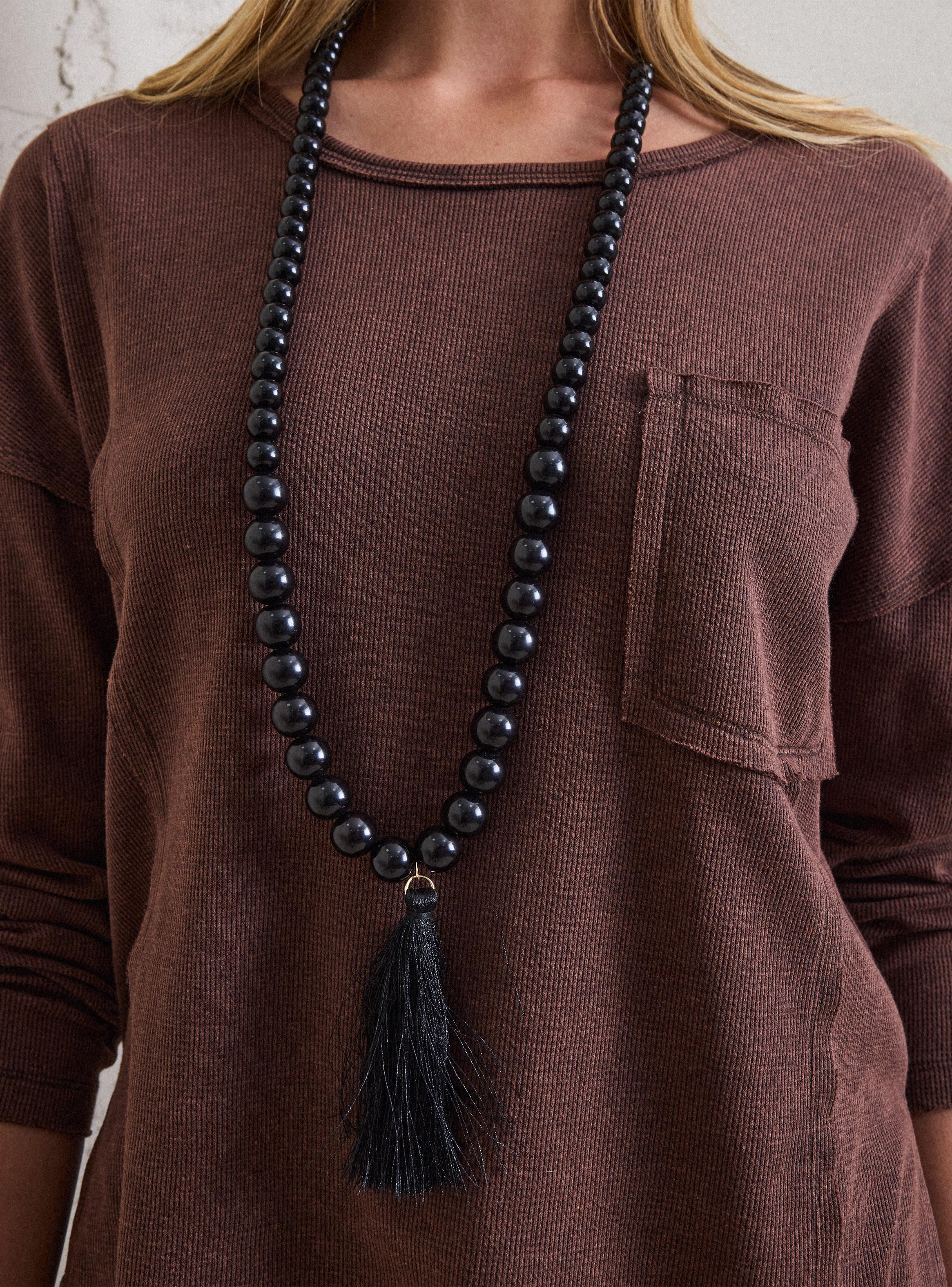 Collar Largo de Mostacillas y Pompón-3