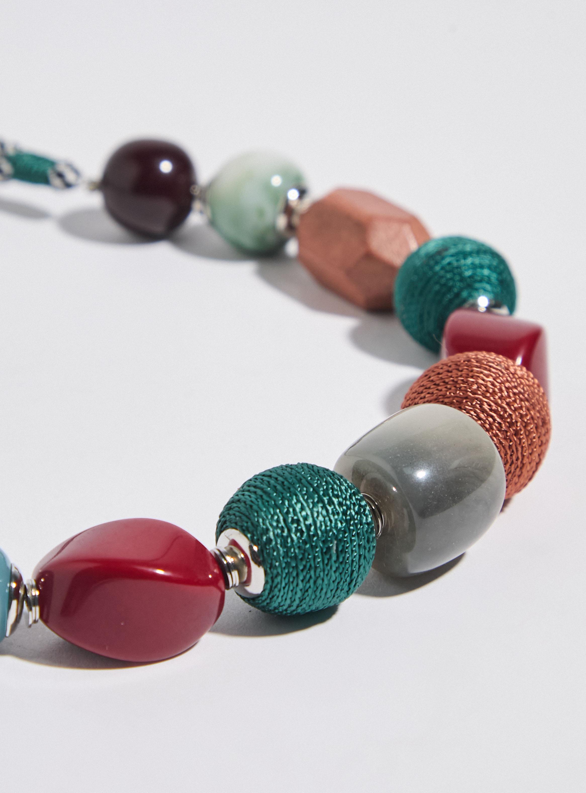 Collar Piedras de Colores y Cordón-3