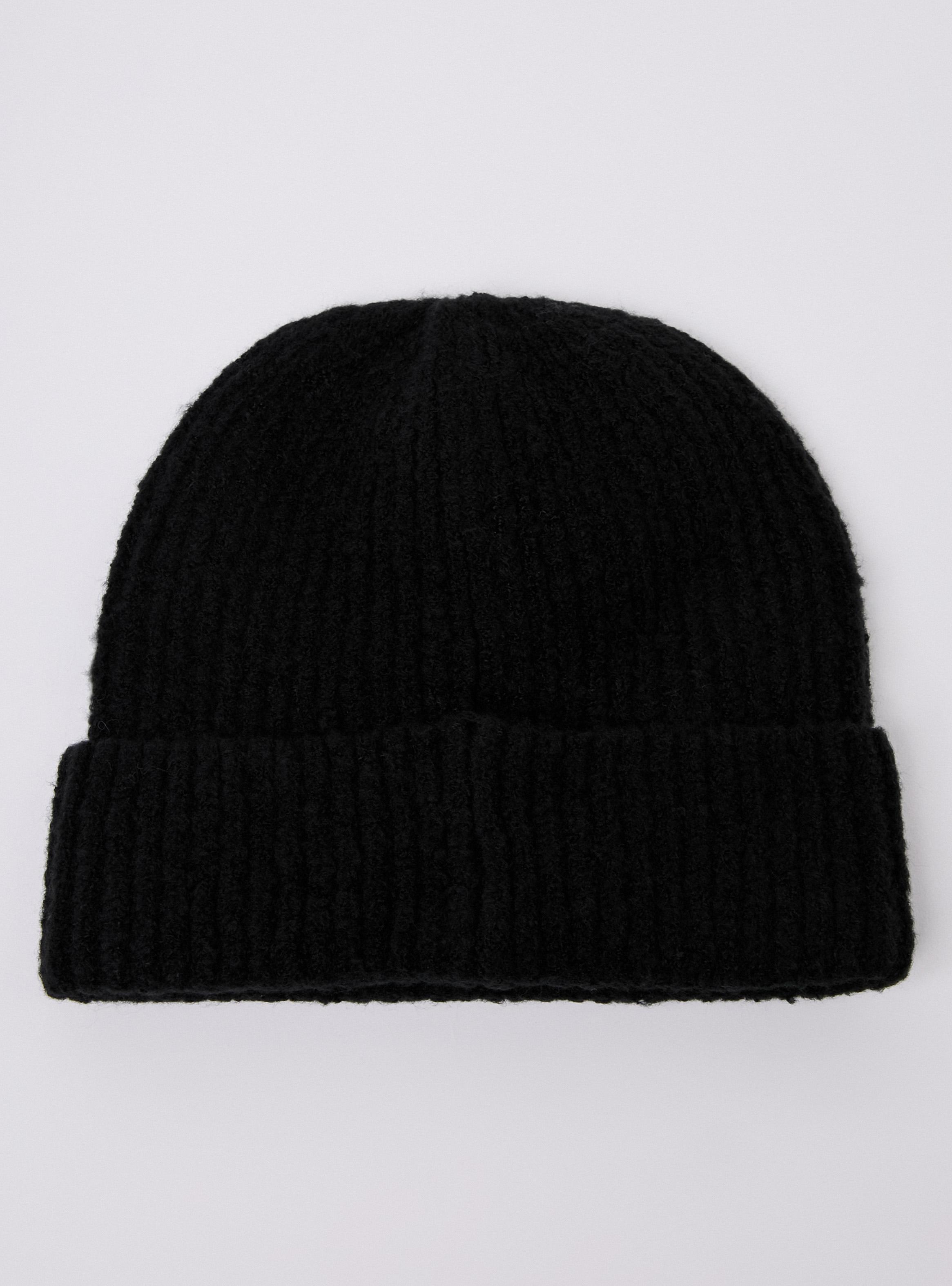 Gorro de Lana con Tachas-3