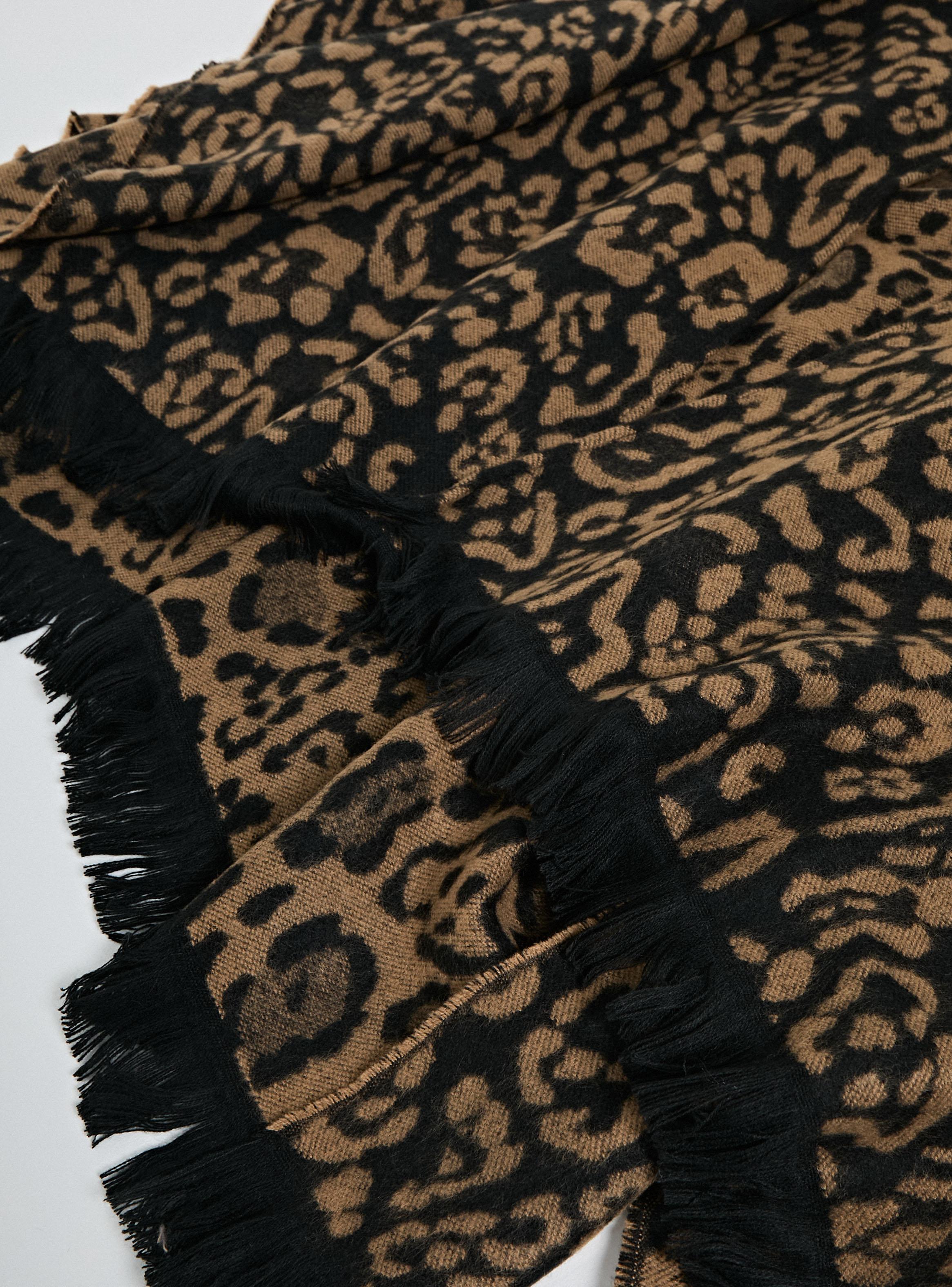 Poncho Tipo Chal Animal Print con Flecos-3