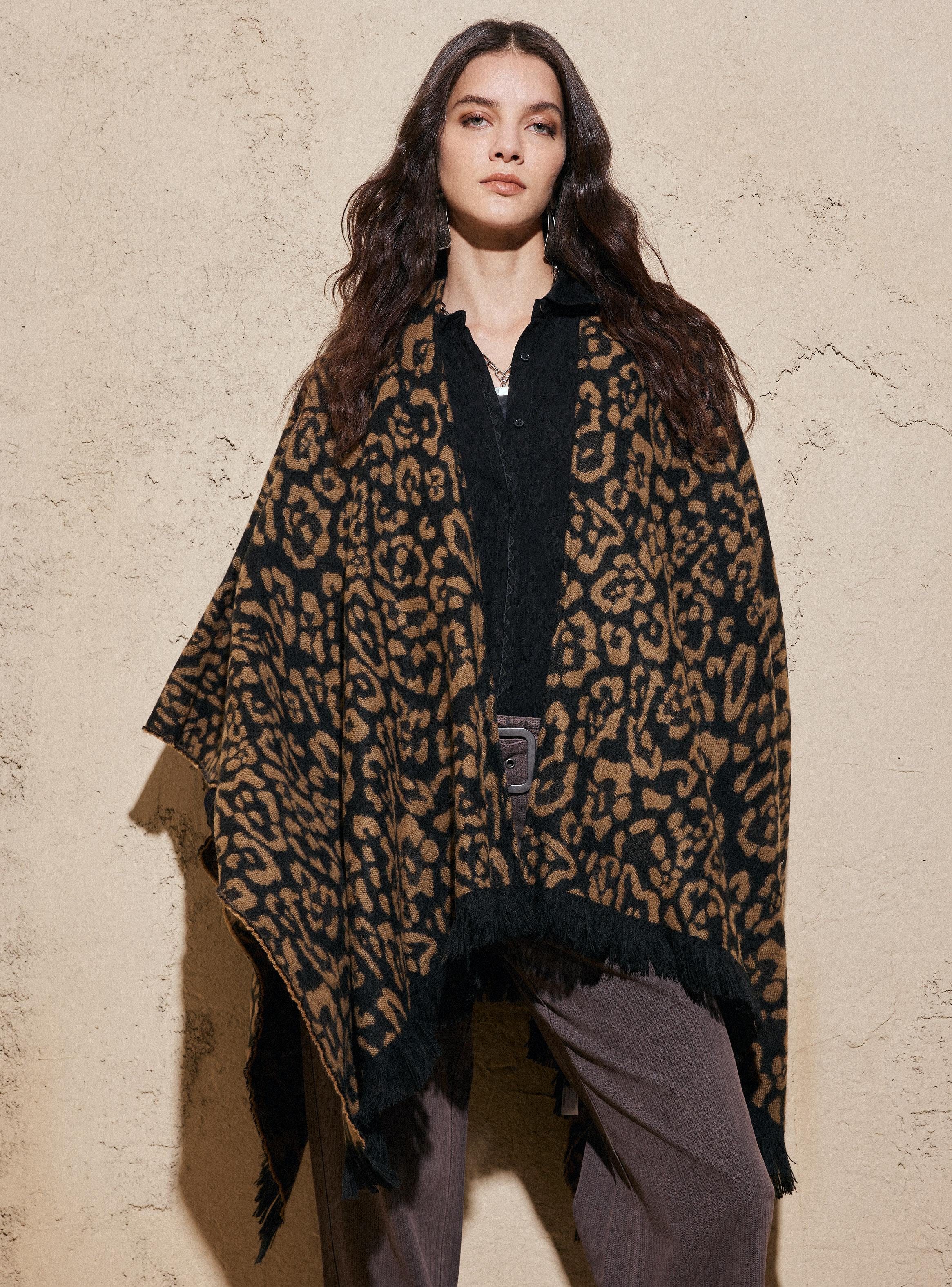Poncho Tipo Chal Animal Print con Flecos-0
