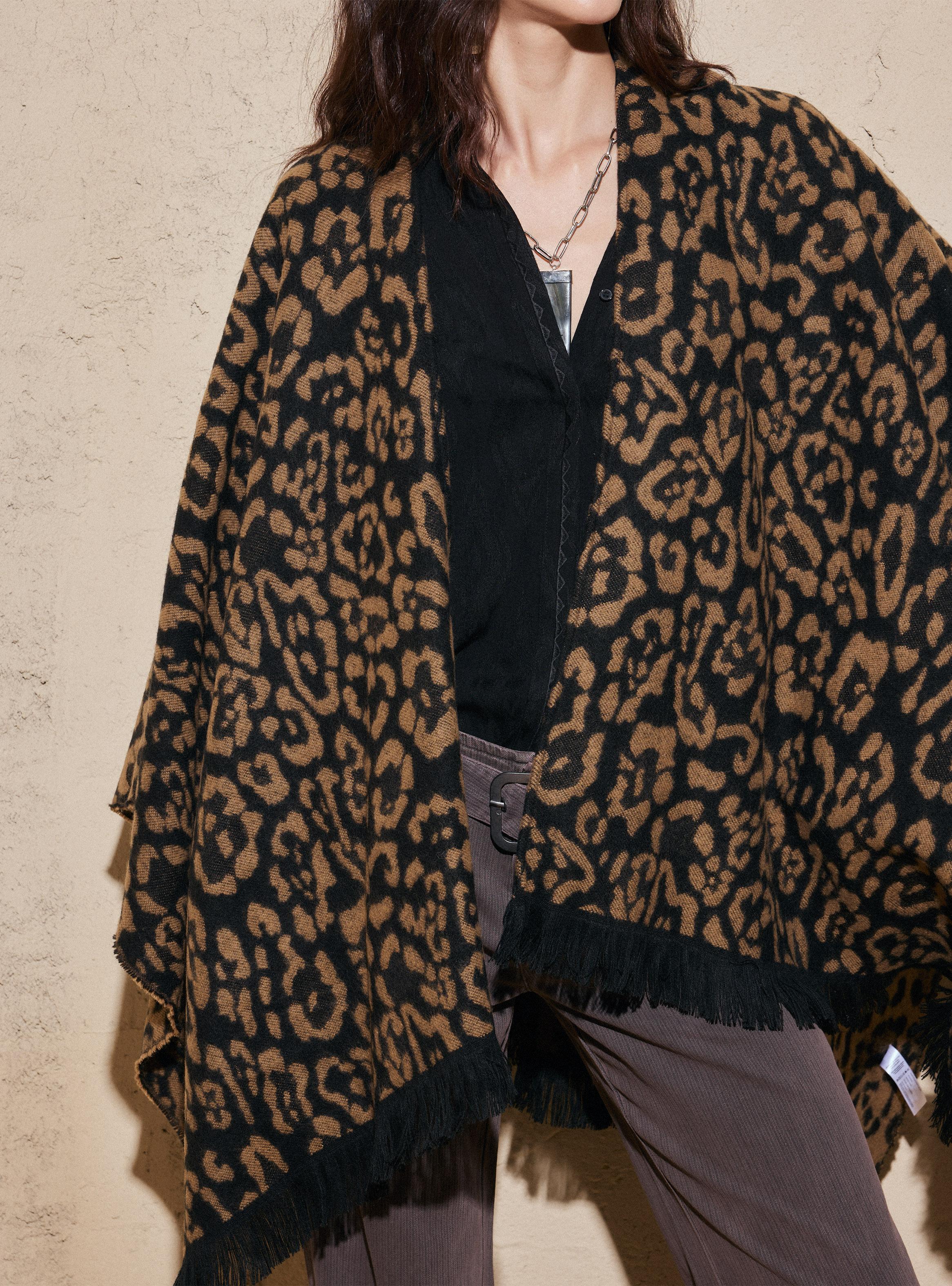 Poncho Tipo Chal Animal Print con Flecos-1