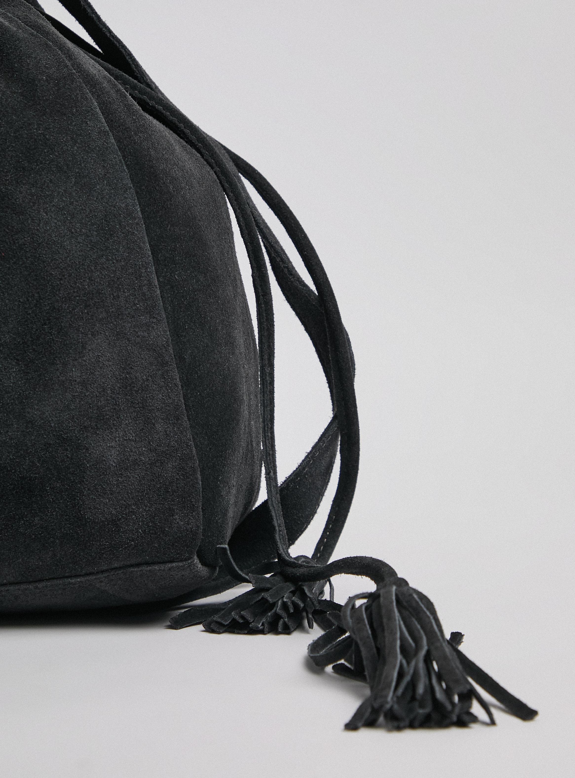 Cartera de Hombro Tipo Bucket con Tiras Ajustables Gamuza-6