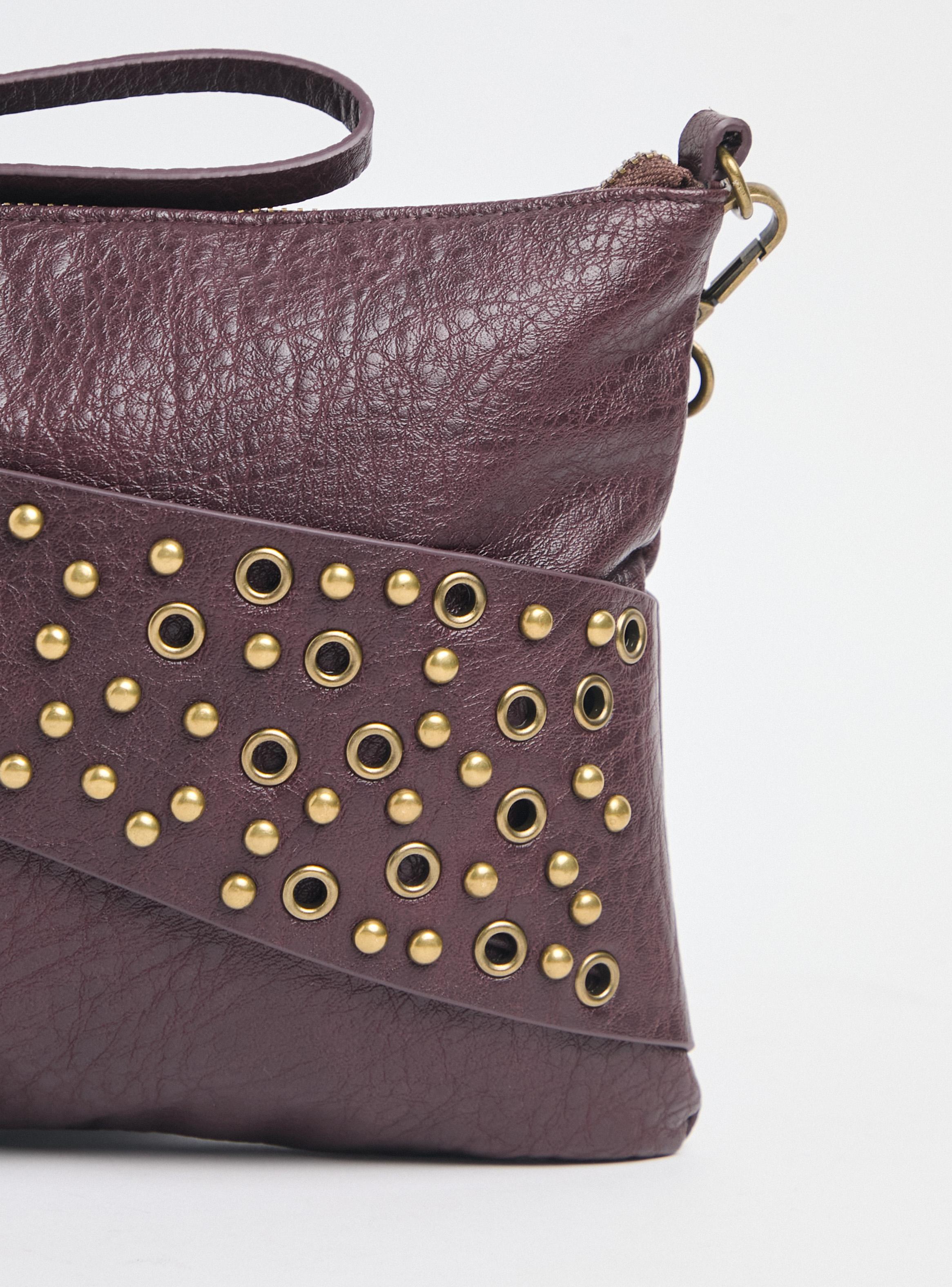 Cartera de Mano Tachas Doradas de Ecocuero-4