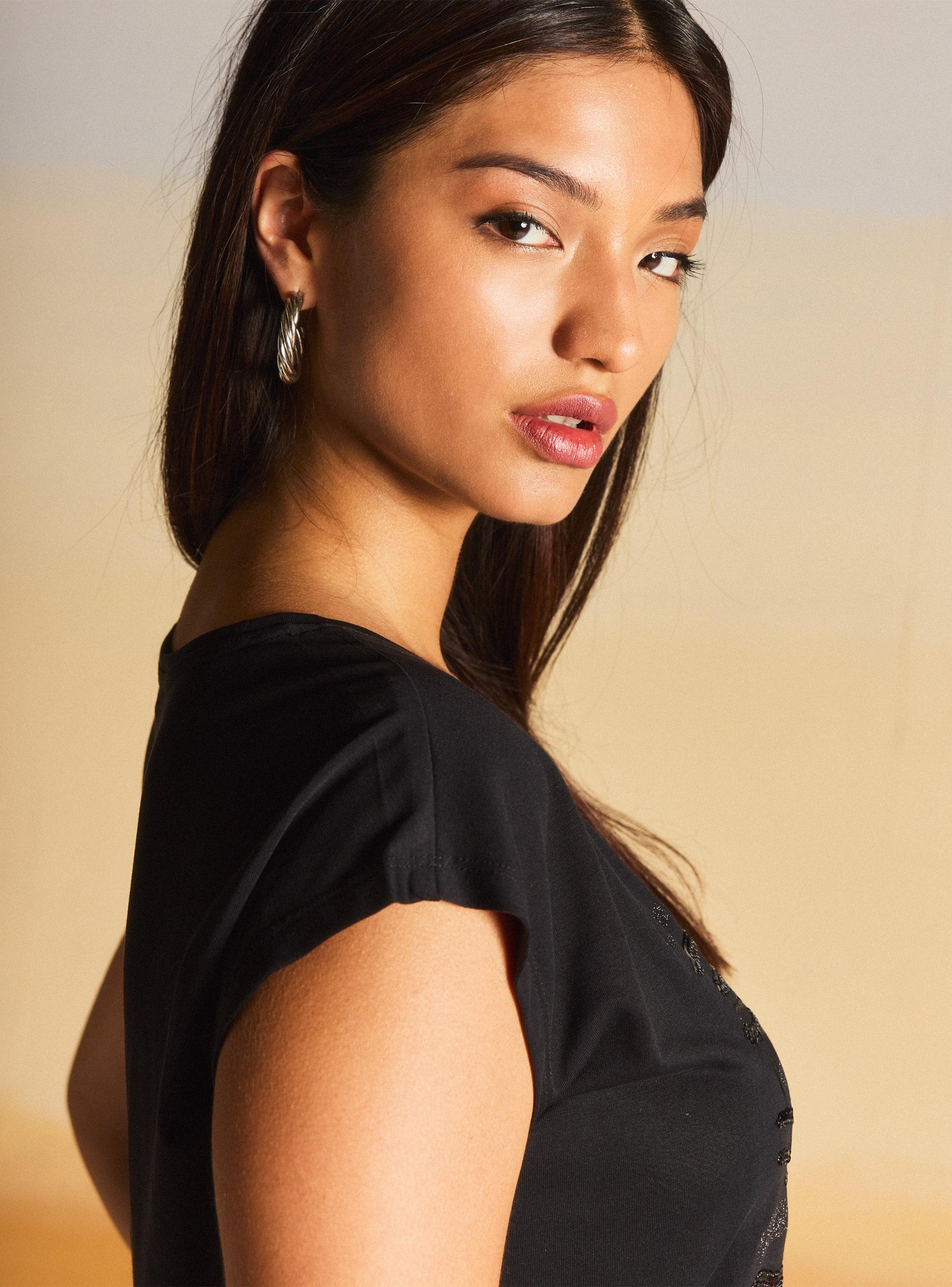 Polera Aplicación de Brillante en el Delantero-2