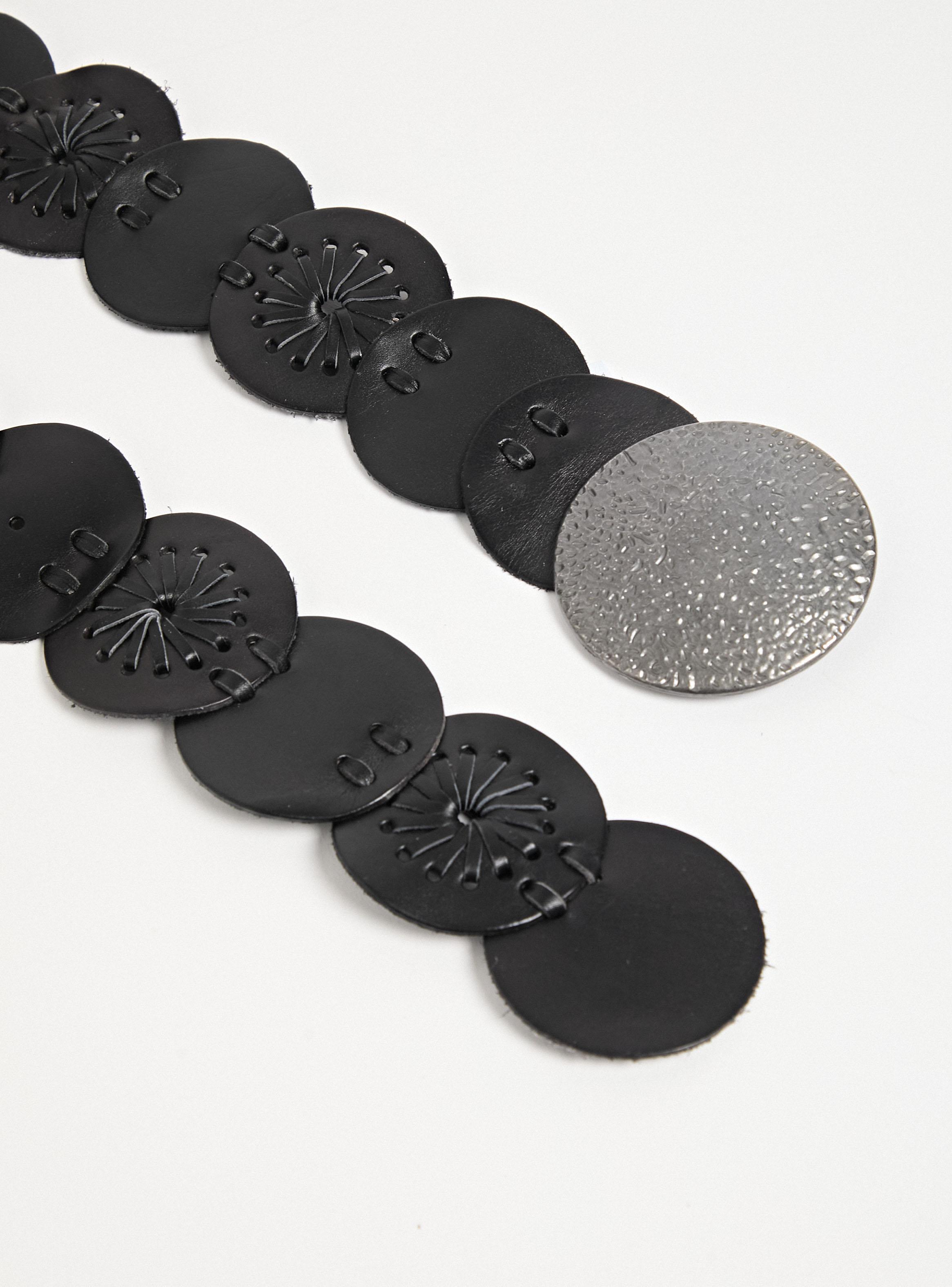 Cinturón con Hebilla Circular Metálica Cuero-2