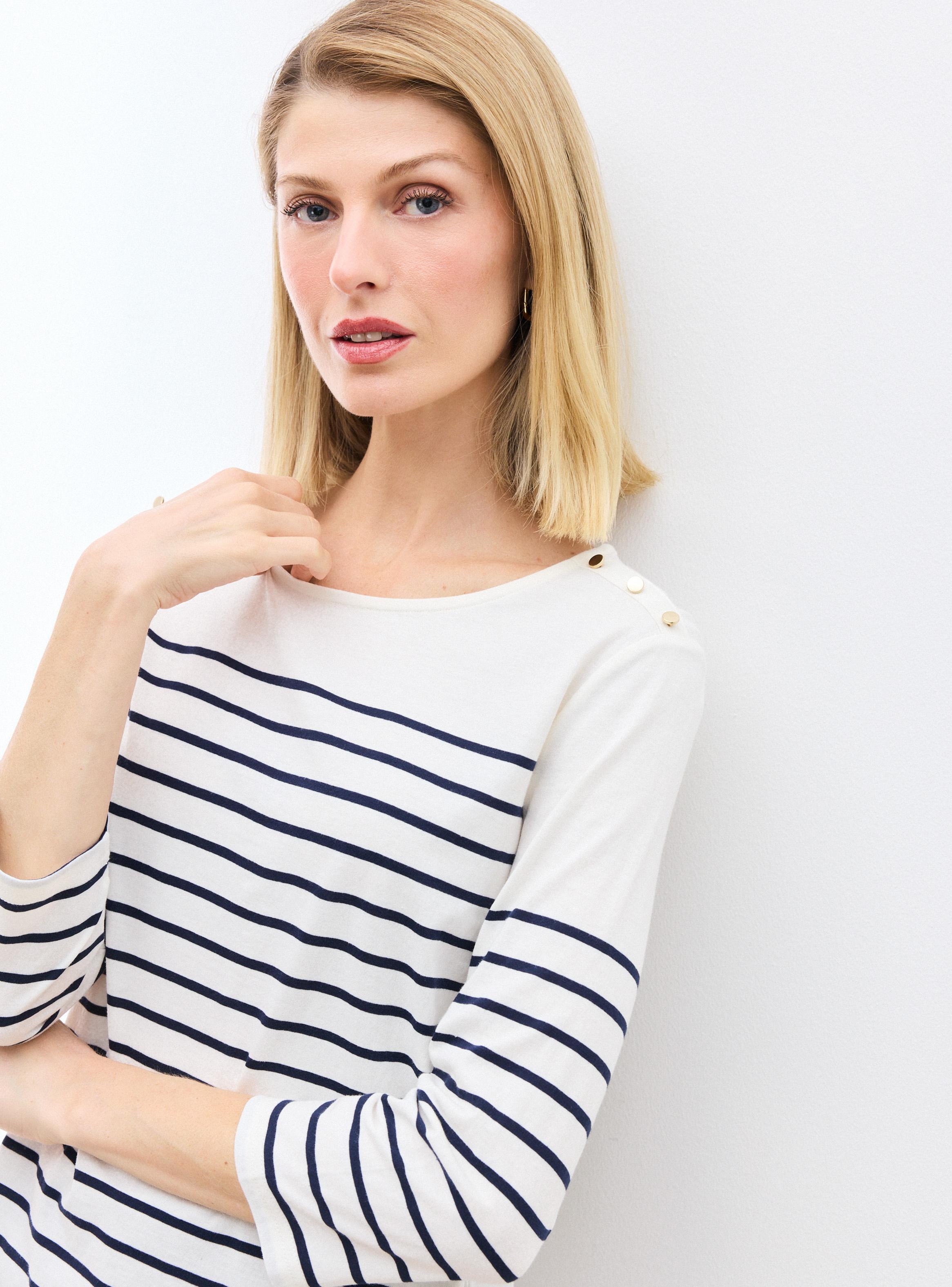 Polera Listada con Botones Decorativos-2