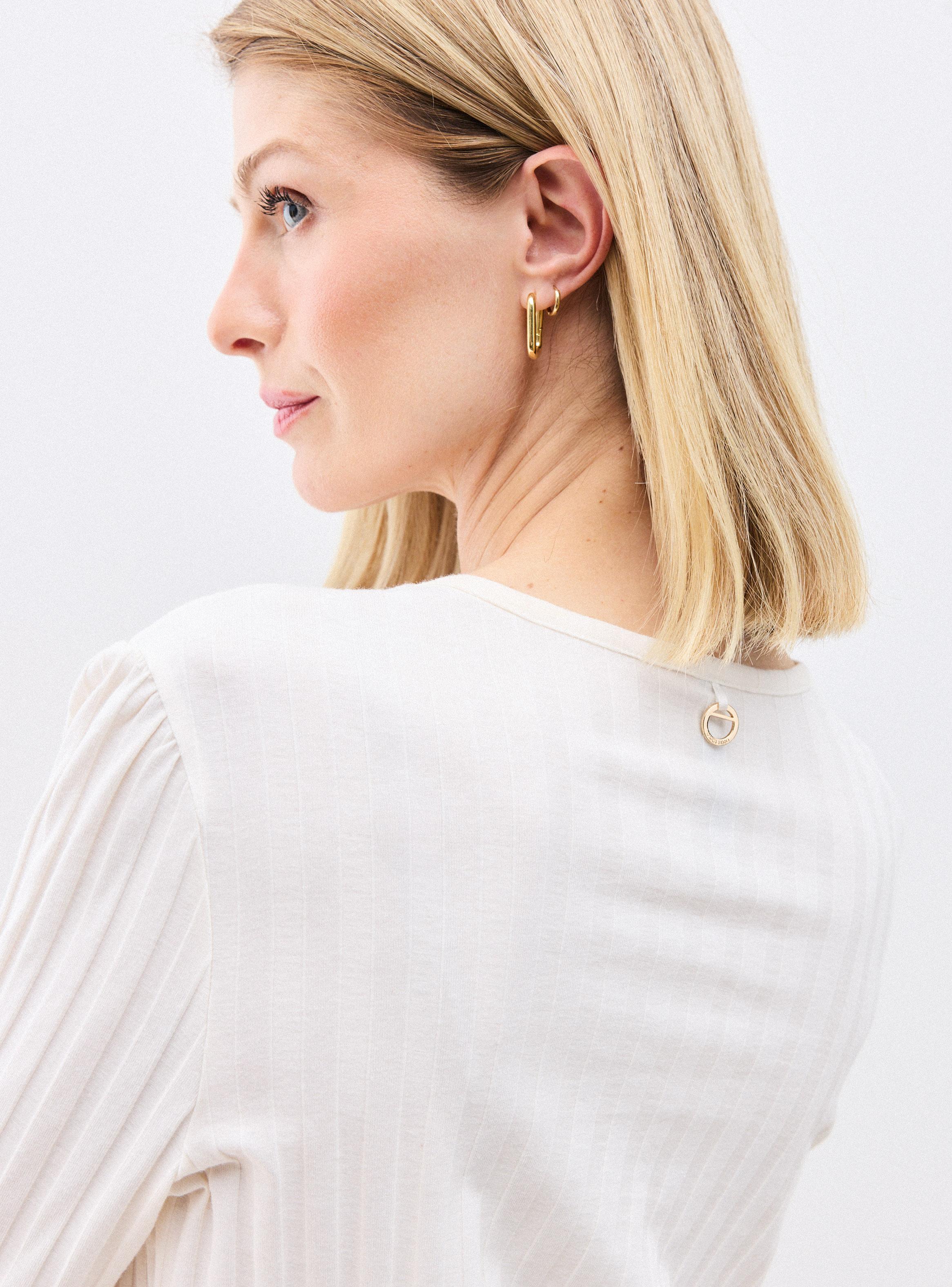 Polera Tela Acanalada con Botones Decorativos-3