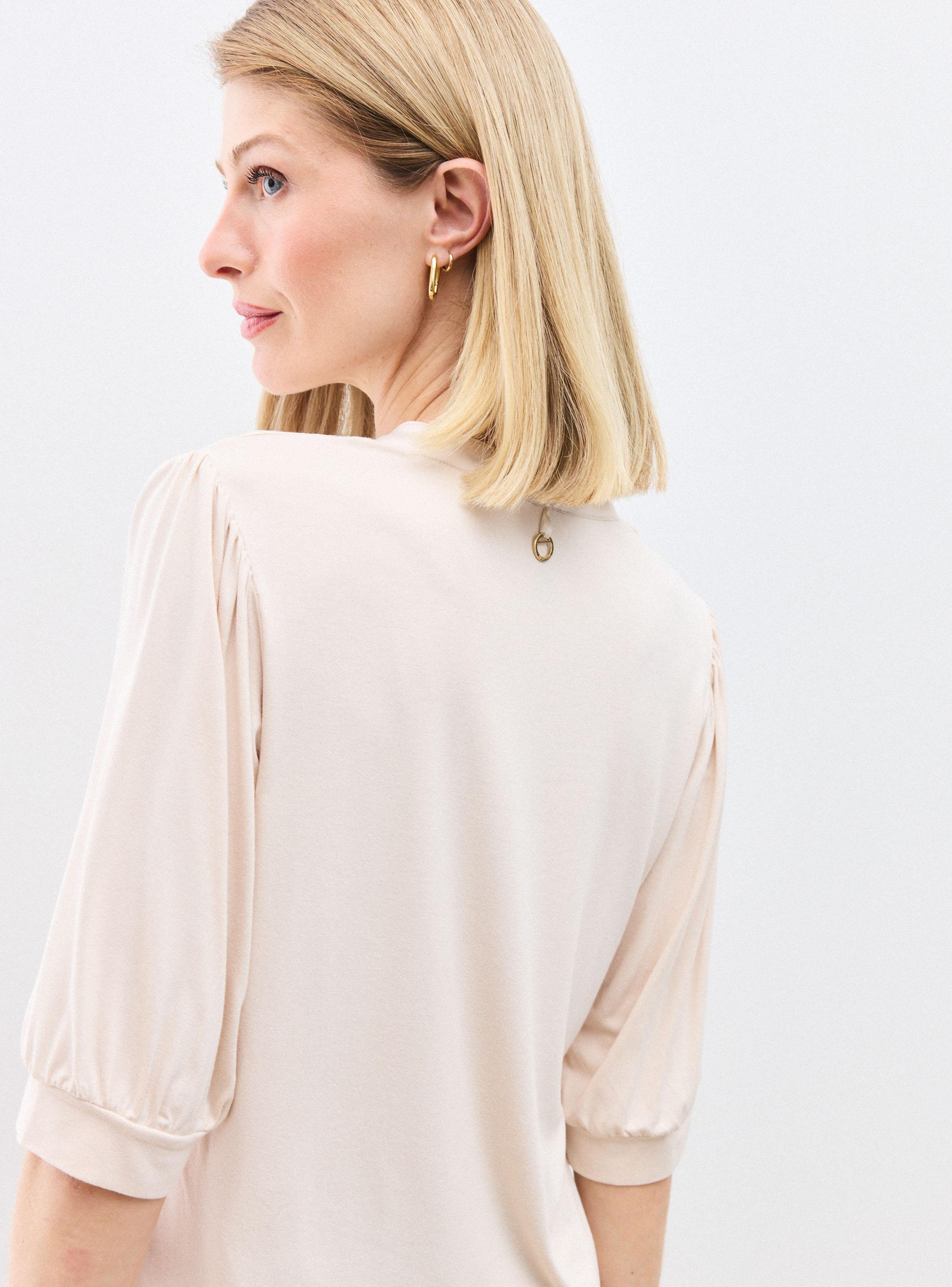 Polera con Detalle de Tela Satinada en Cuello-3