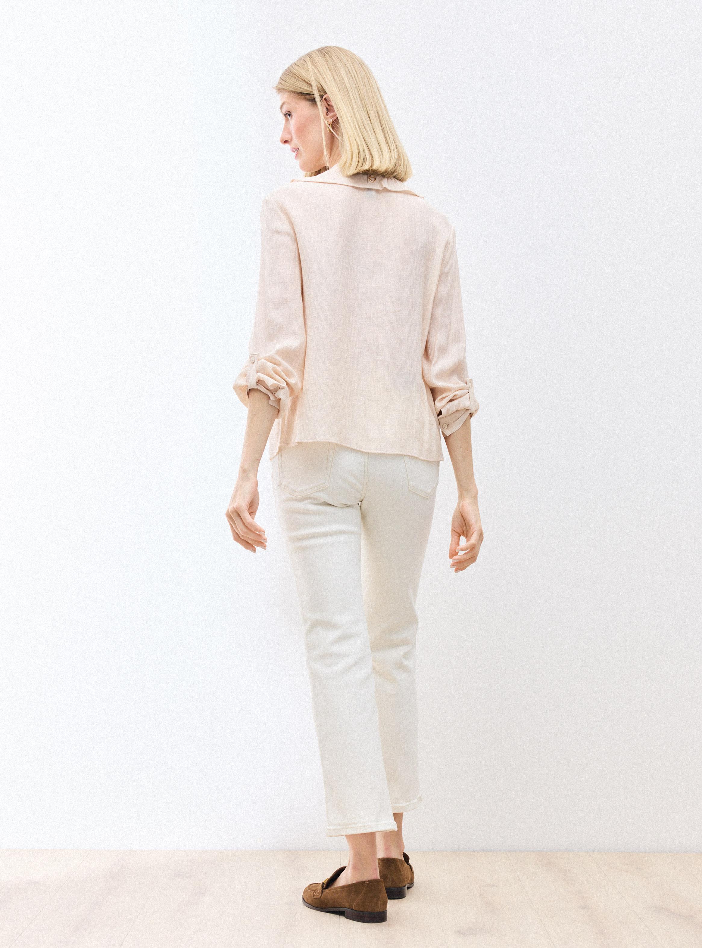 Blusa Tela Texturizada y Vuelo Frontal-5