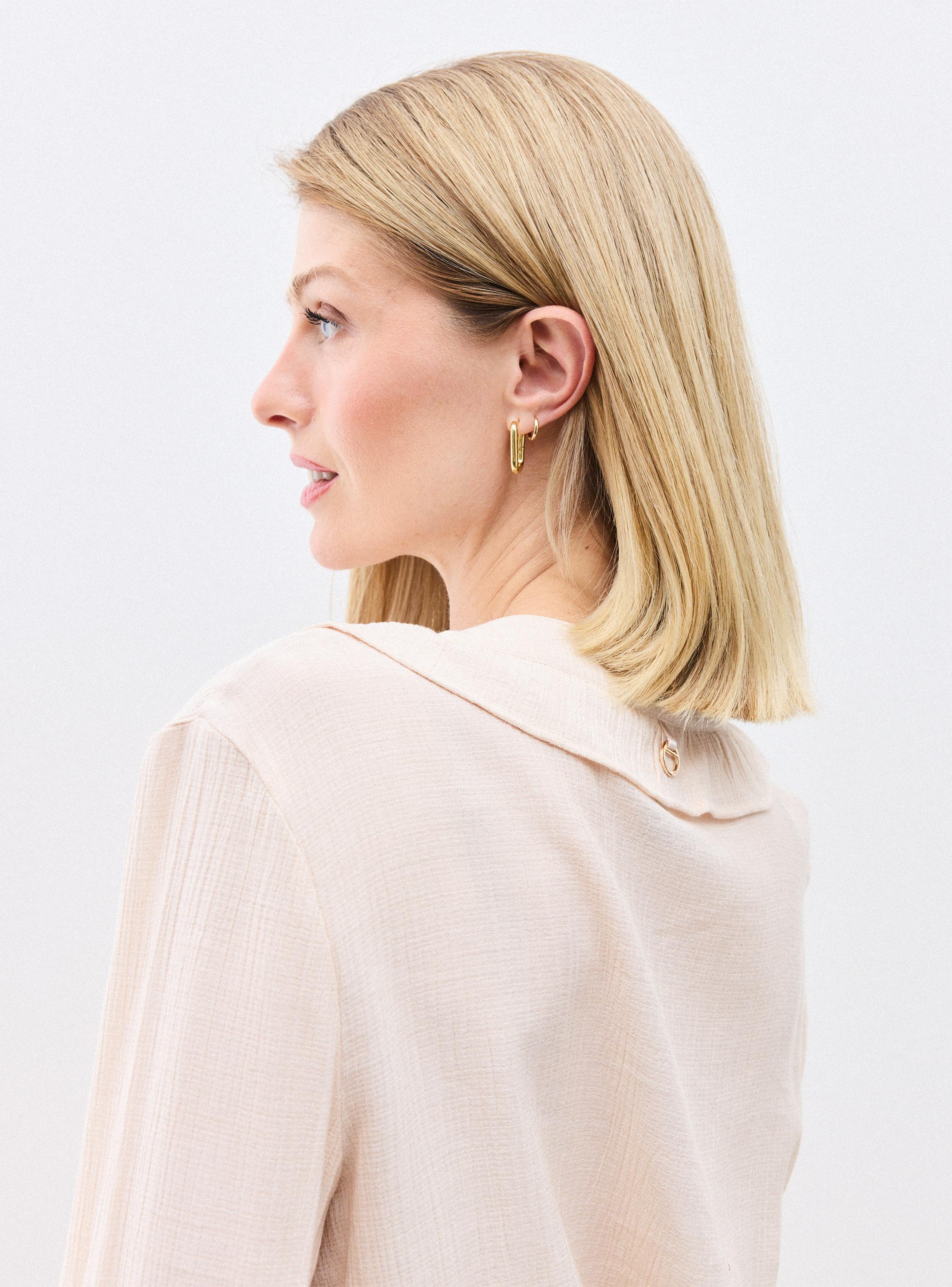 Blusa Tela Texturizada y Vuelo Frontal-3