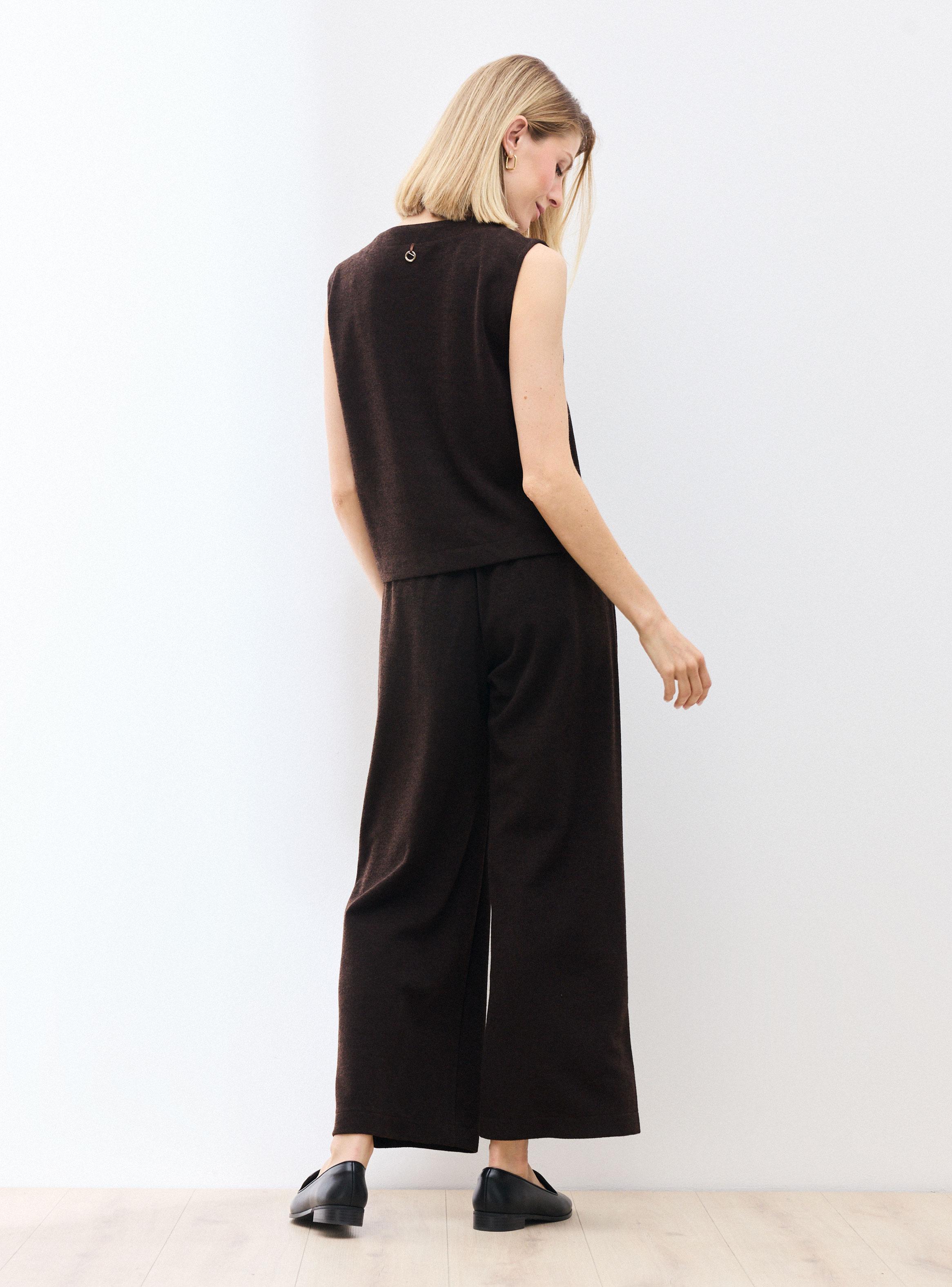 Pantalón Fluido con Elástico y Botón Decorativo-5