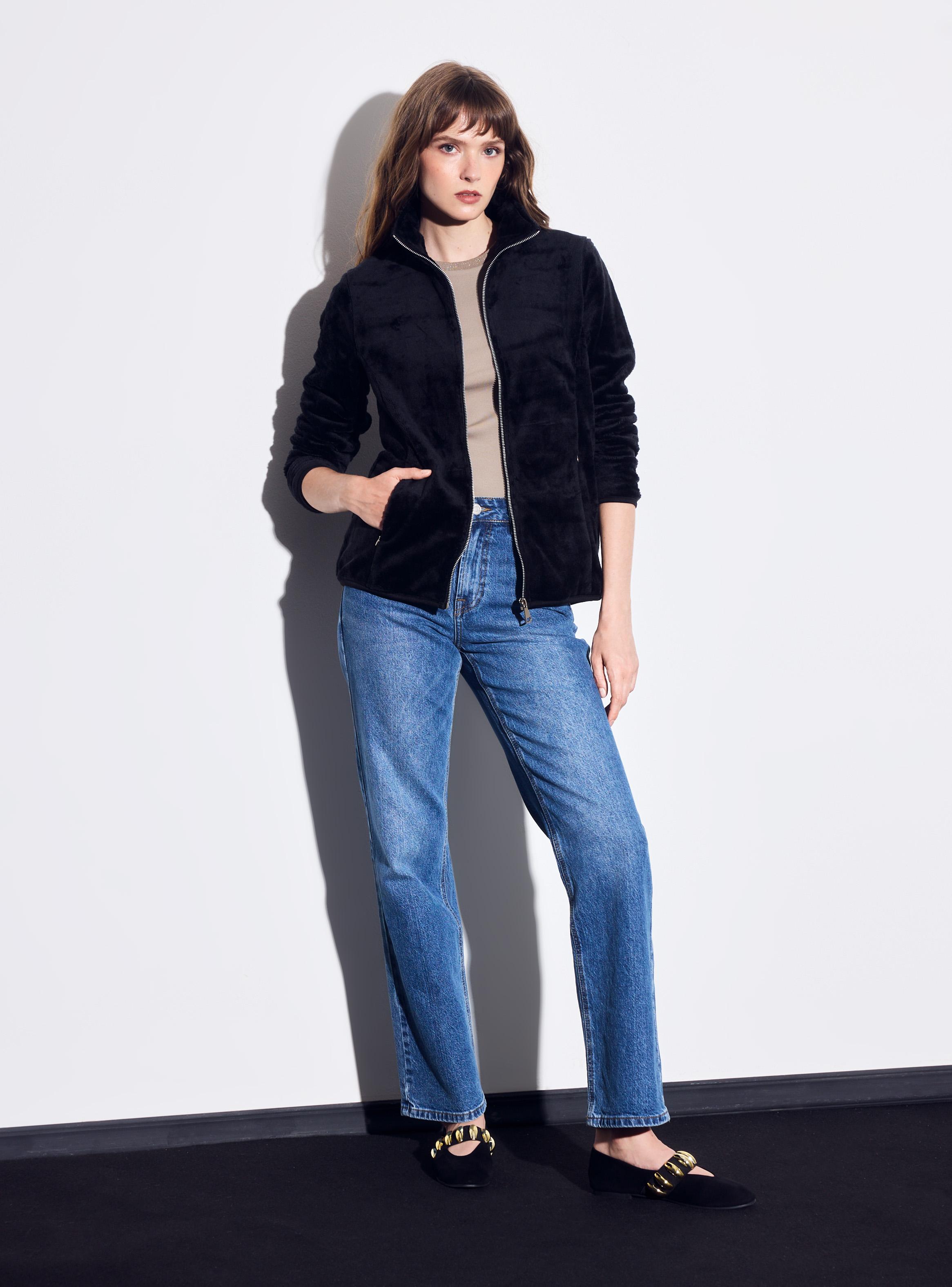 Polera Básico Cuello Alto y Bolsillos Laterales-4