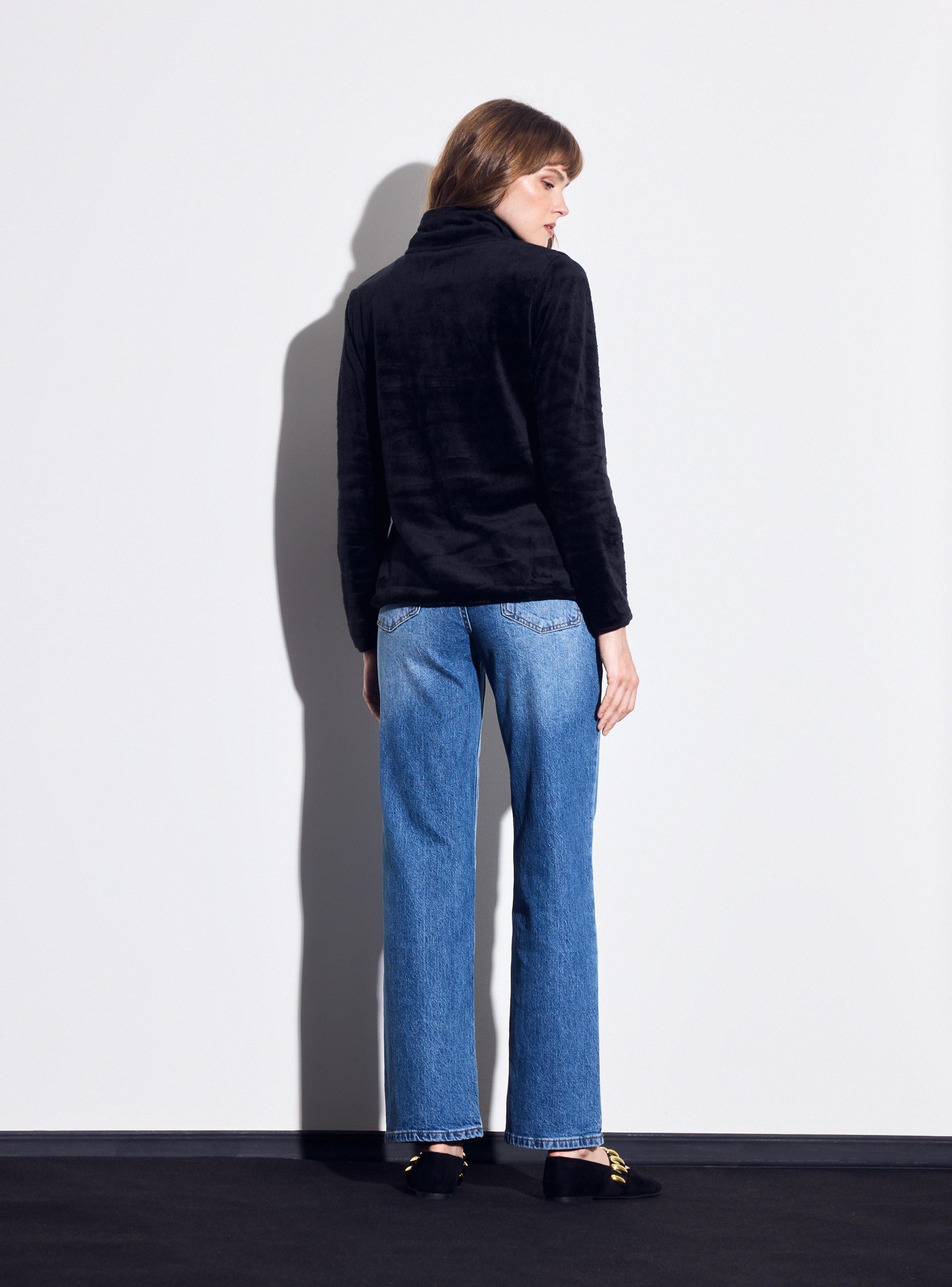 Polera Básico Cuello Alto y Bolsillos Laterales-5