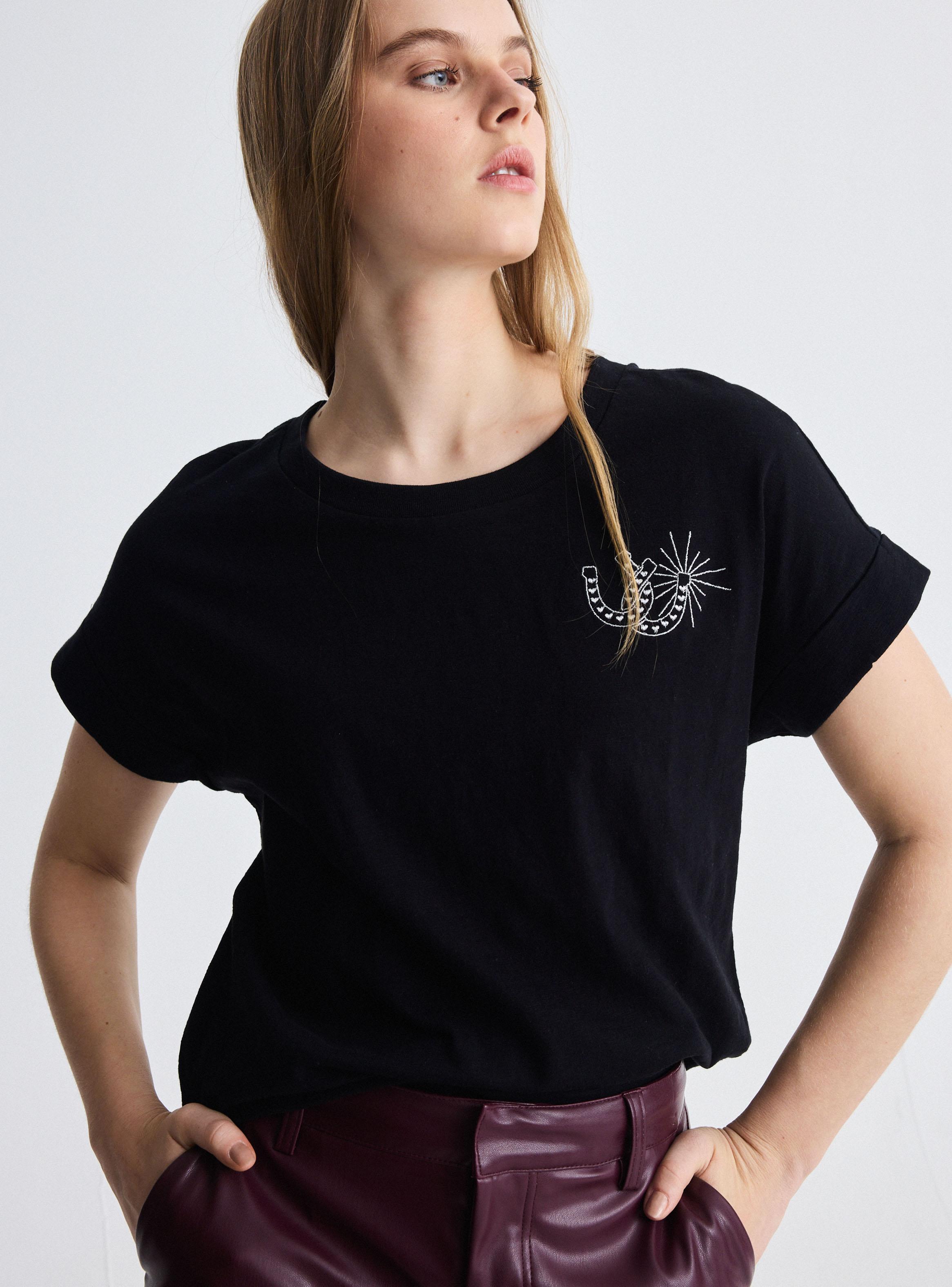 Polera Básica Estampado Frontal-2