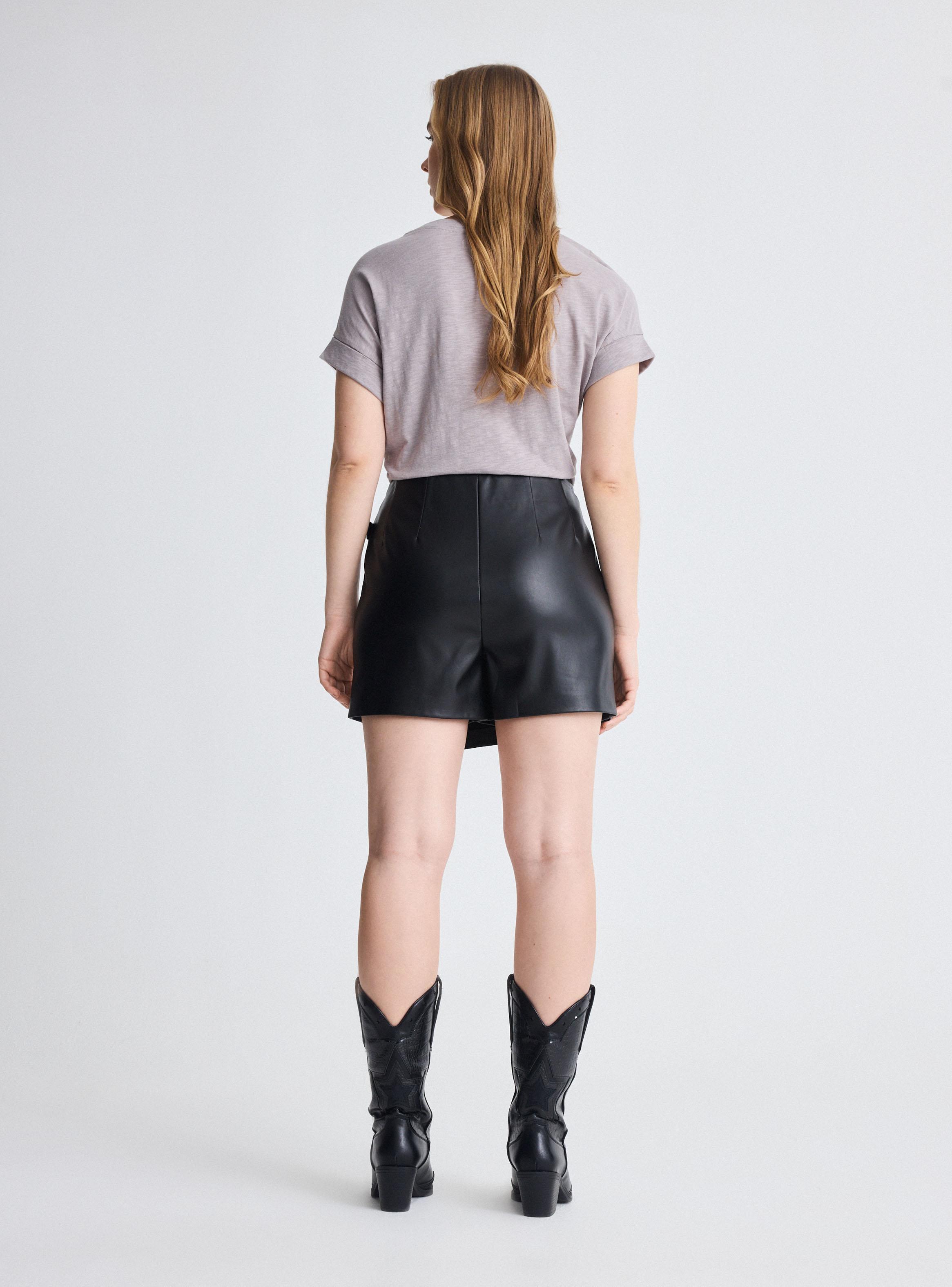 Falda Corte Frontal con Tiro Alto-5