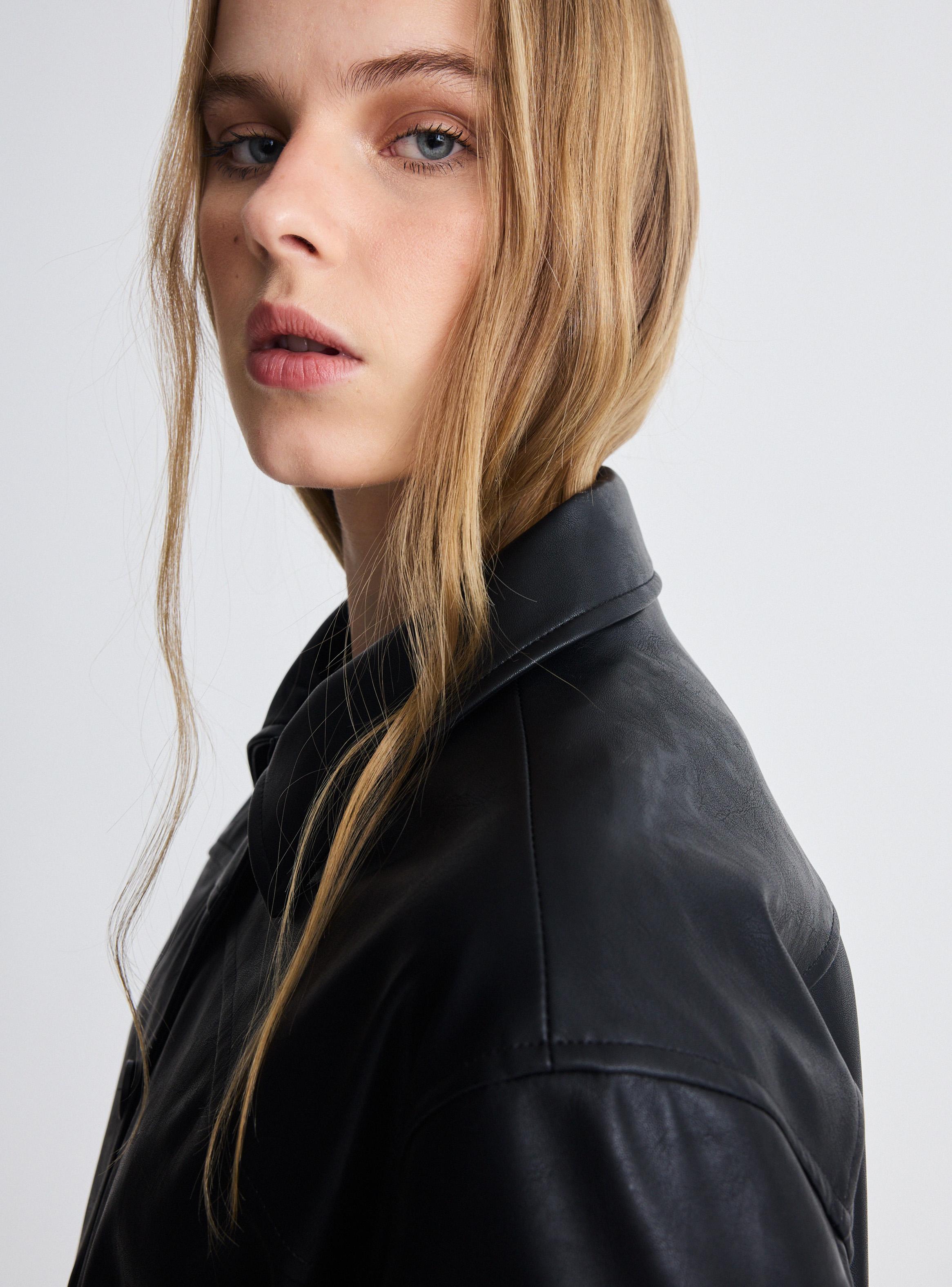 Chaqueta Bolsillos Frontales y Canesú-3