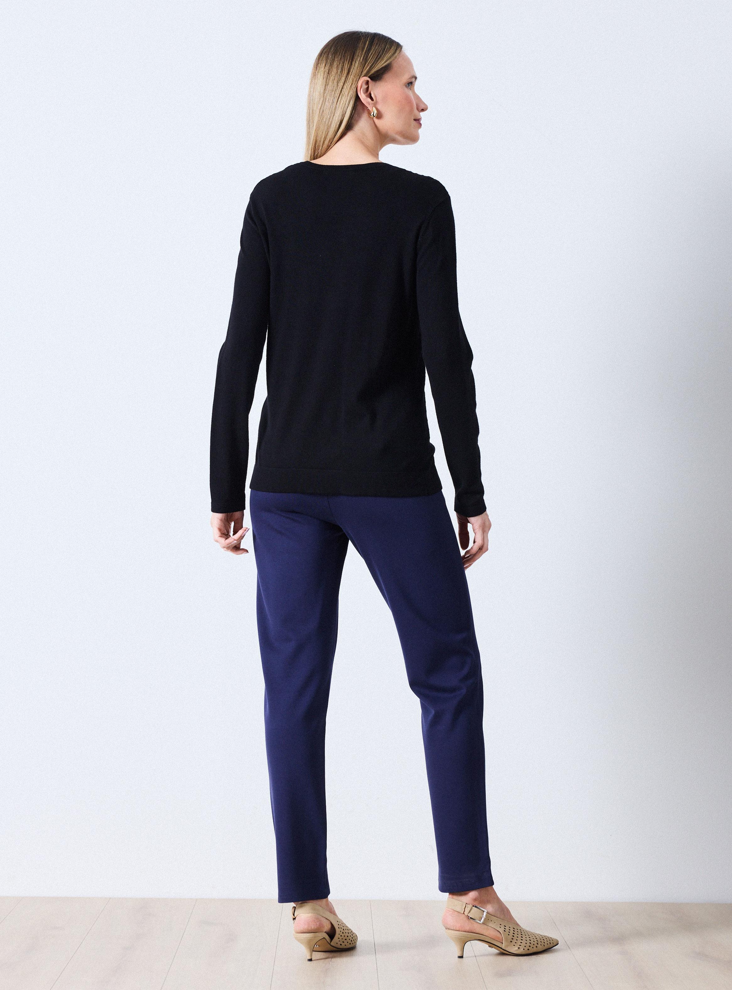 Sweater Escote en V con Aplicación Metálica-5