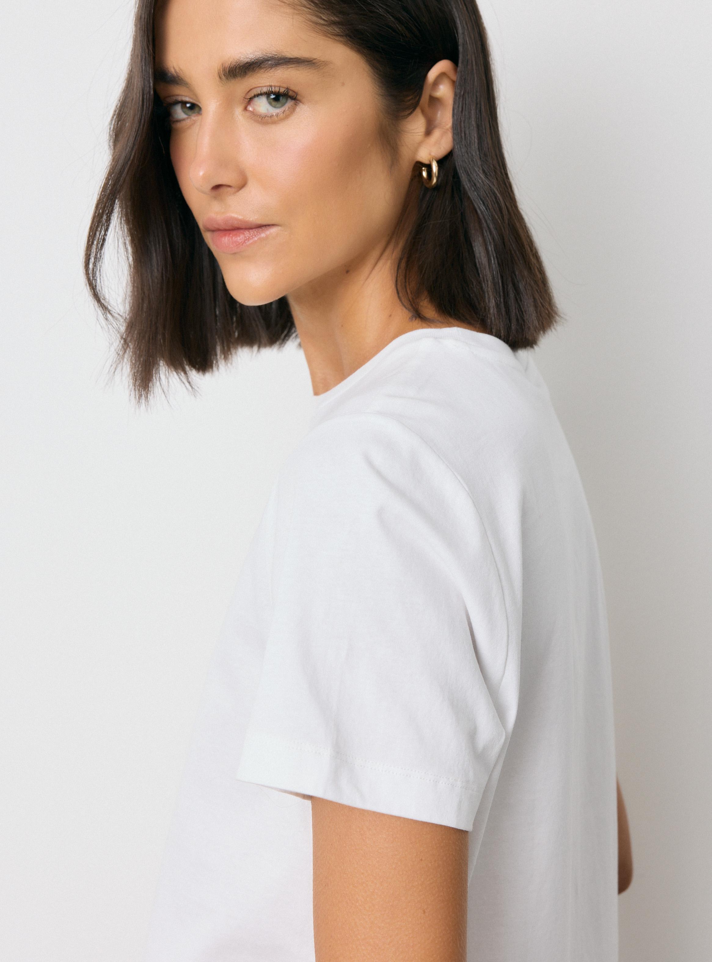 Polera Cuello Redondo en Calidad de Algodón-3