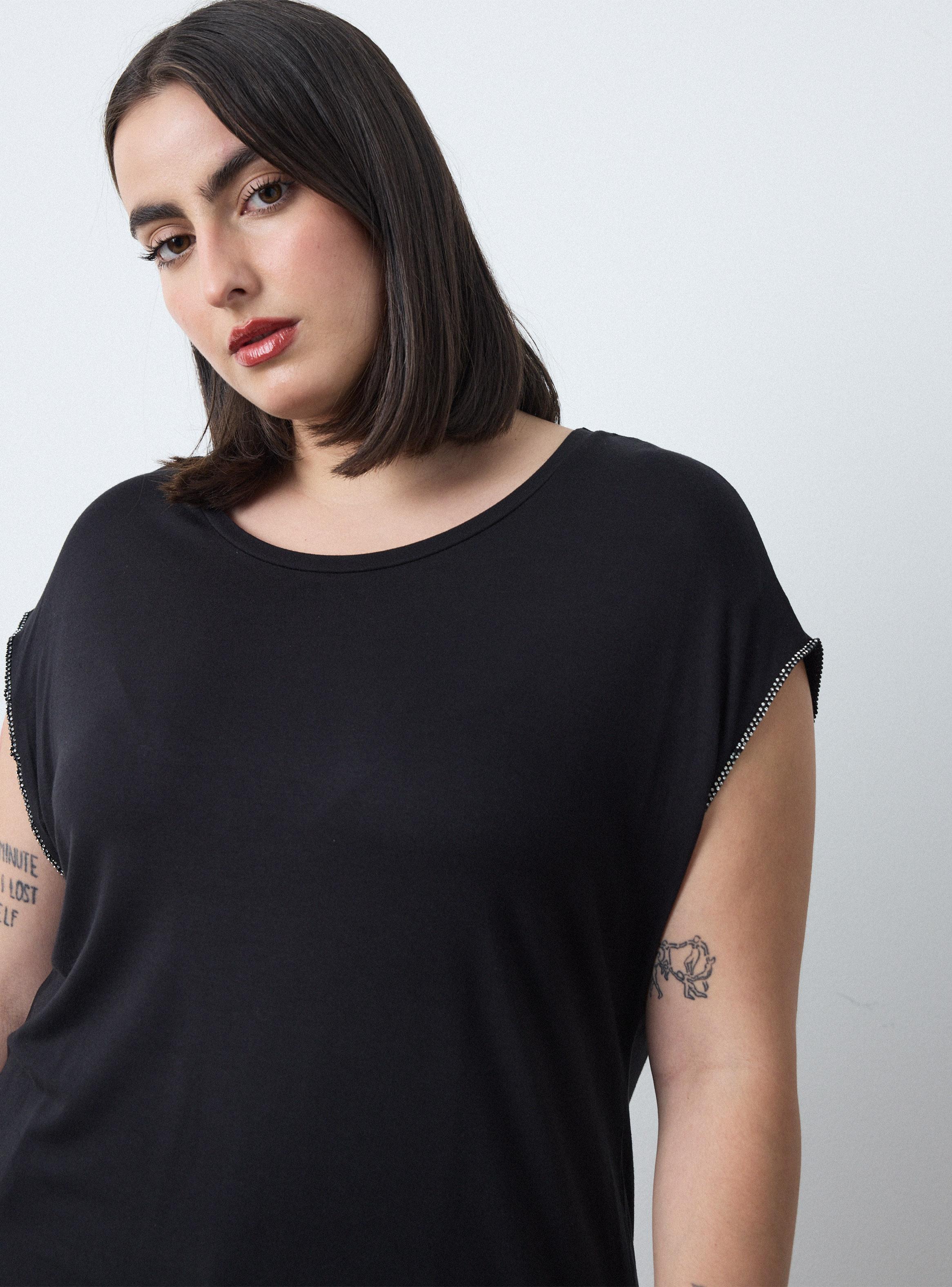 Polera Hombro Caído con Brillos en Puños-2