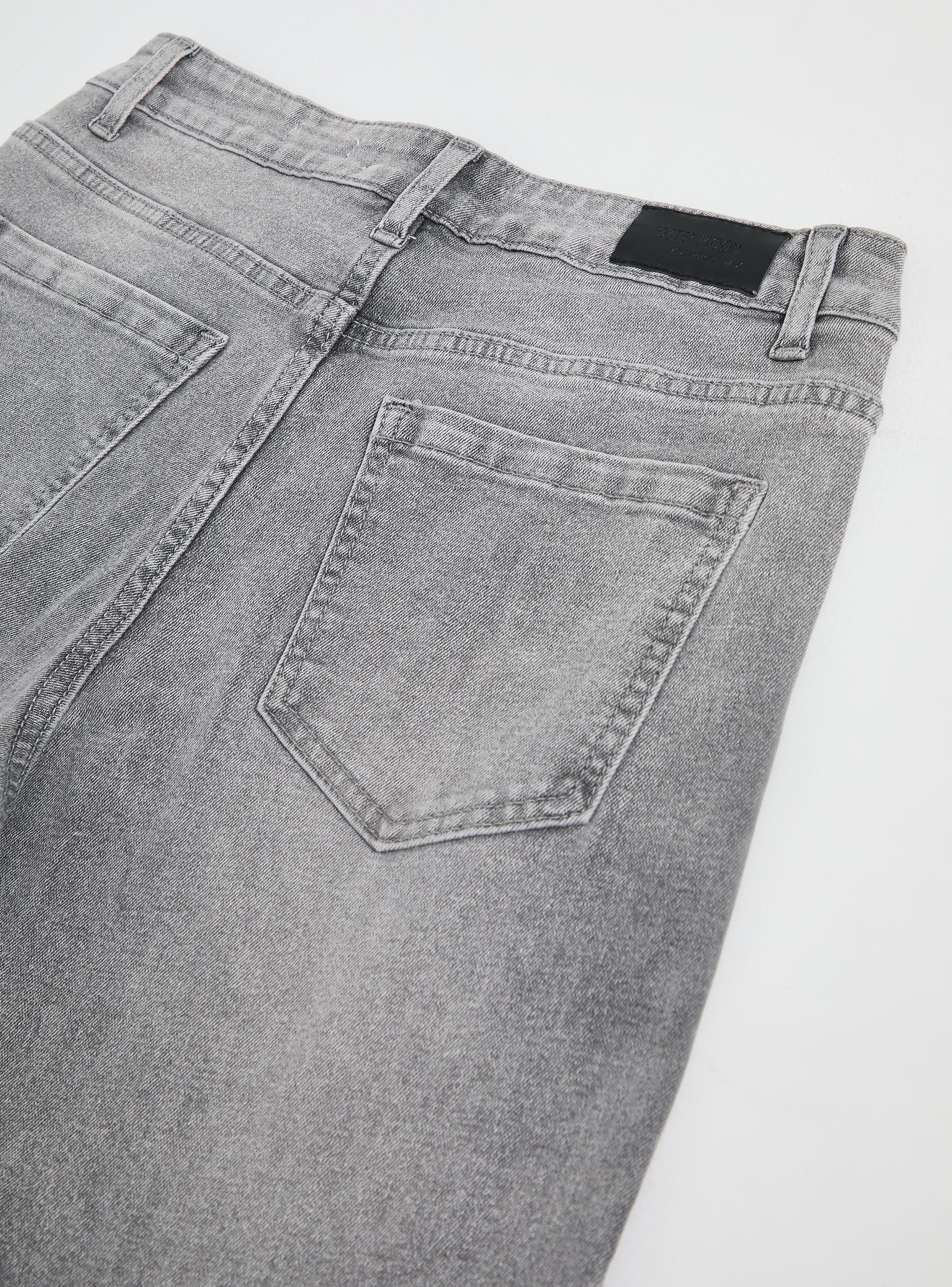 Jeans Tachas en Bolsillo con Corte Frontal-2