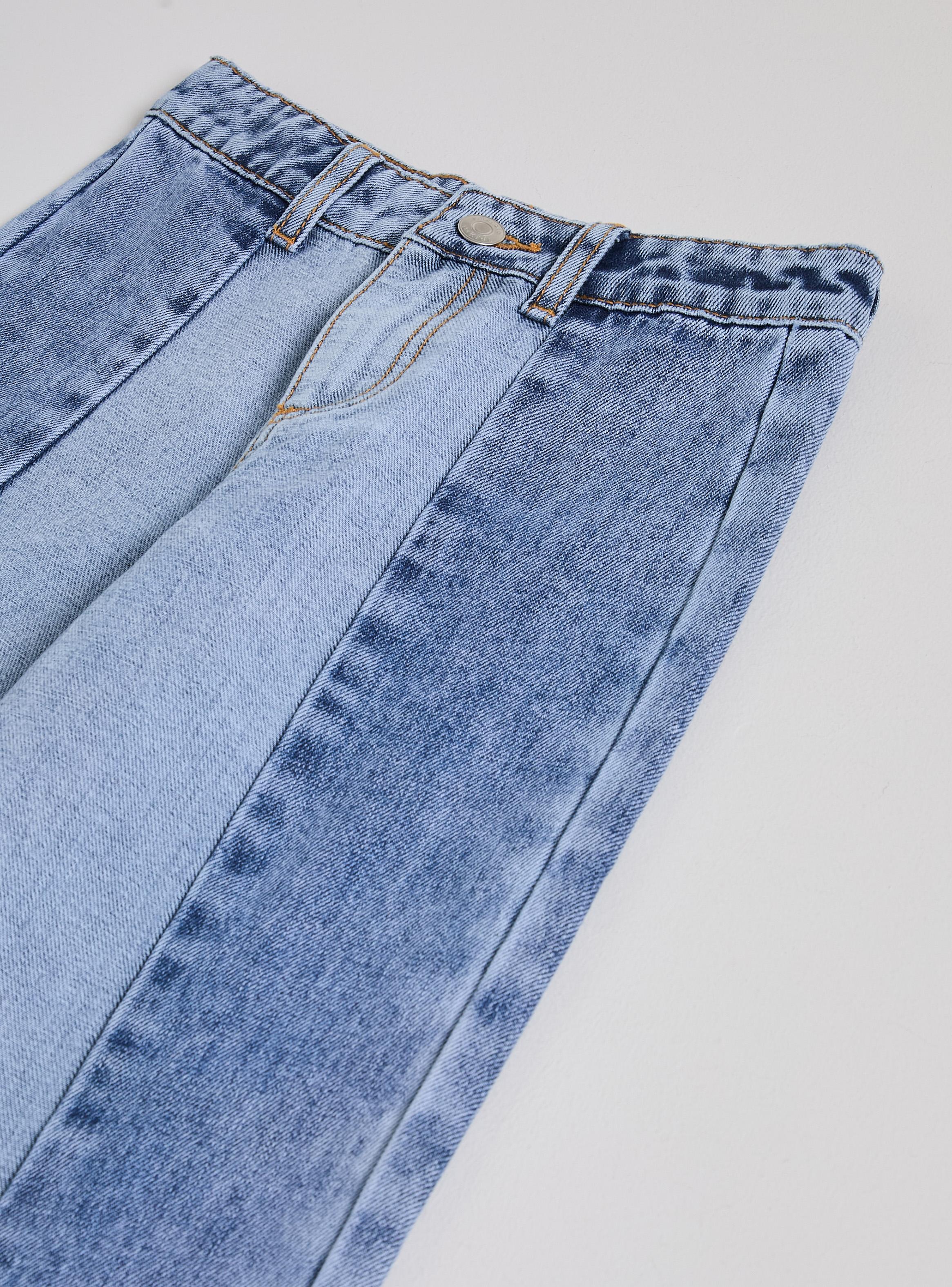 Jeans Wide Leg Paneles y Bolsillos con Bordado-3