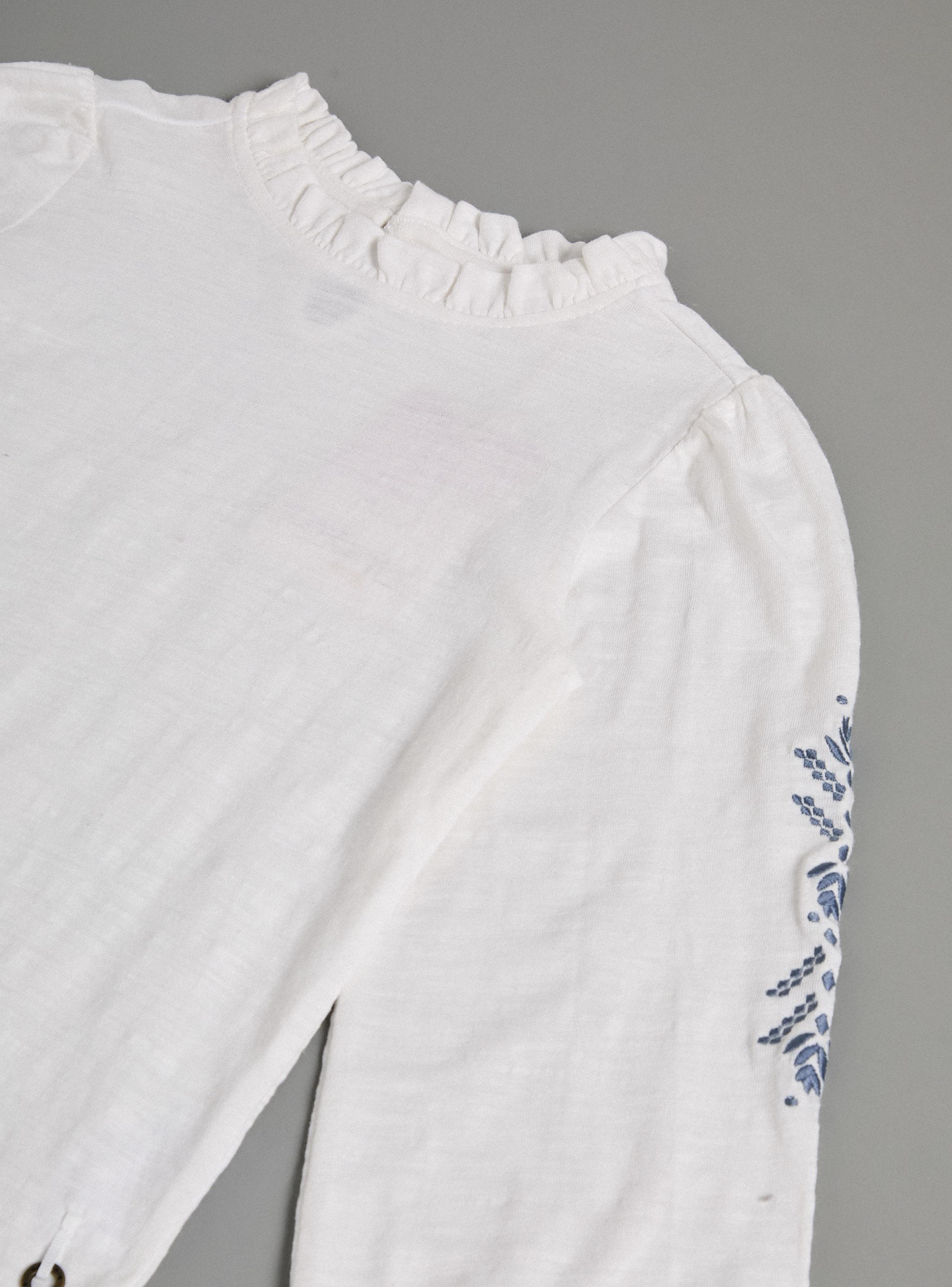 Polera Cuello Subido con Bordado en Mangas-3