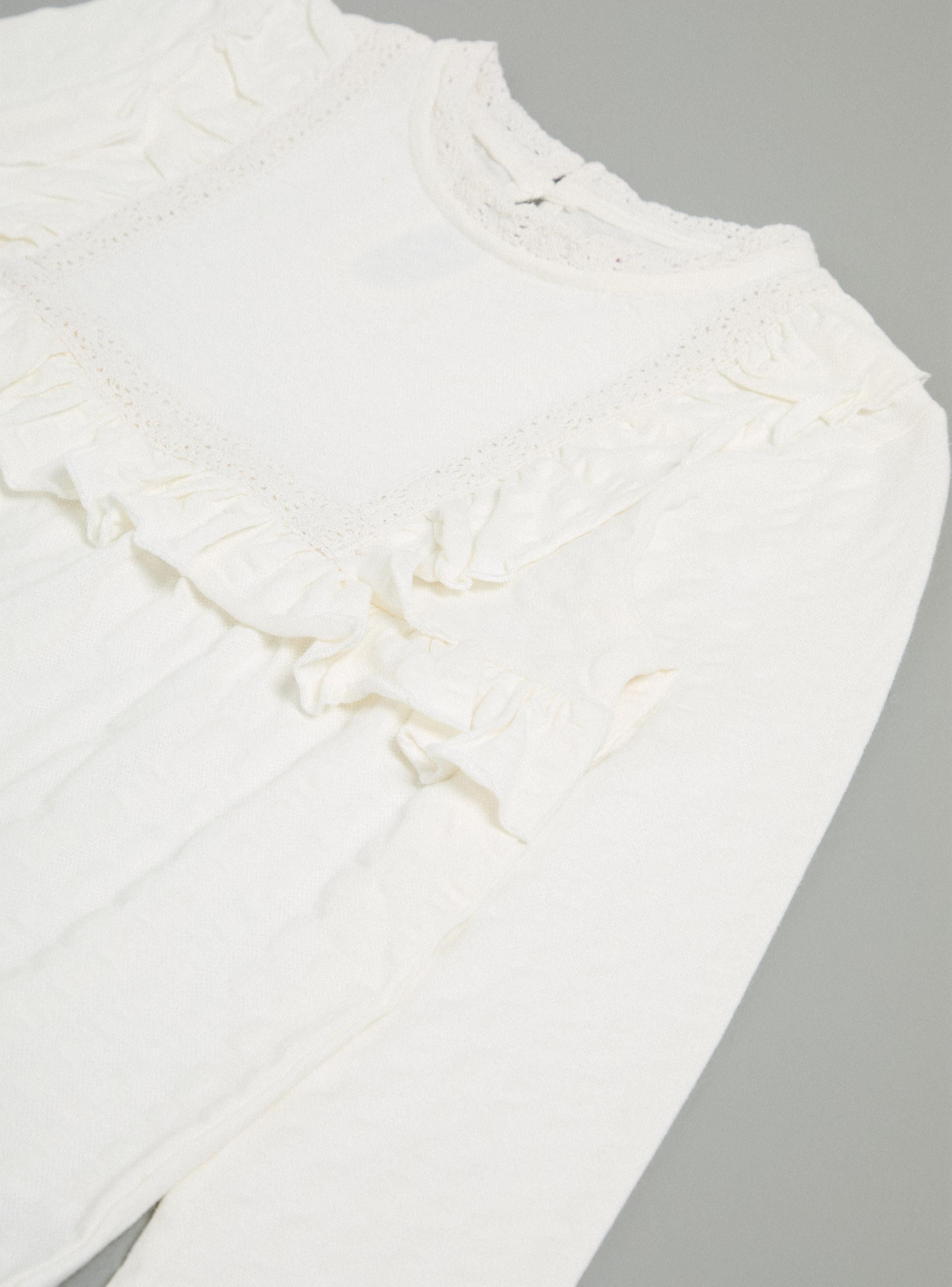 Polera con Textura y Decoración Macramé-2