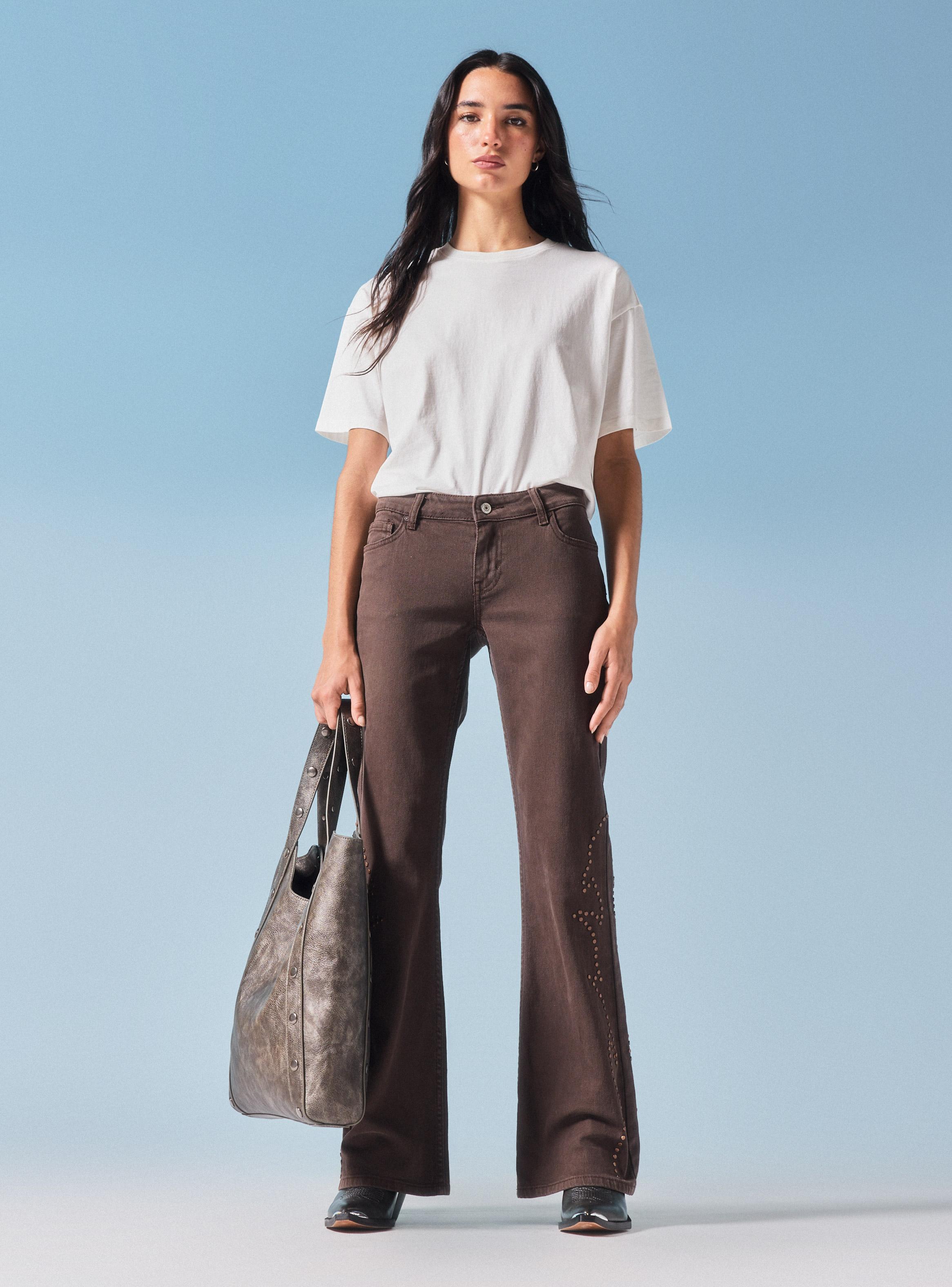 Jeans Flare Tiro Bajo Tachas-4