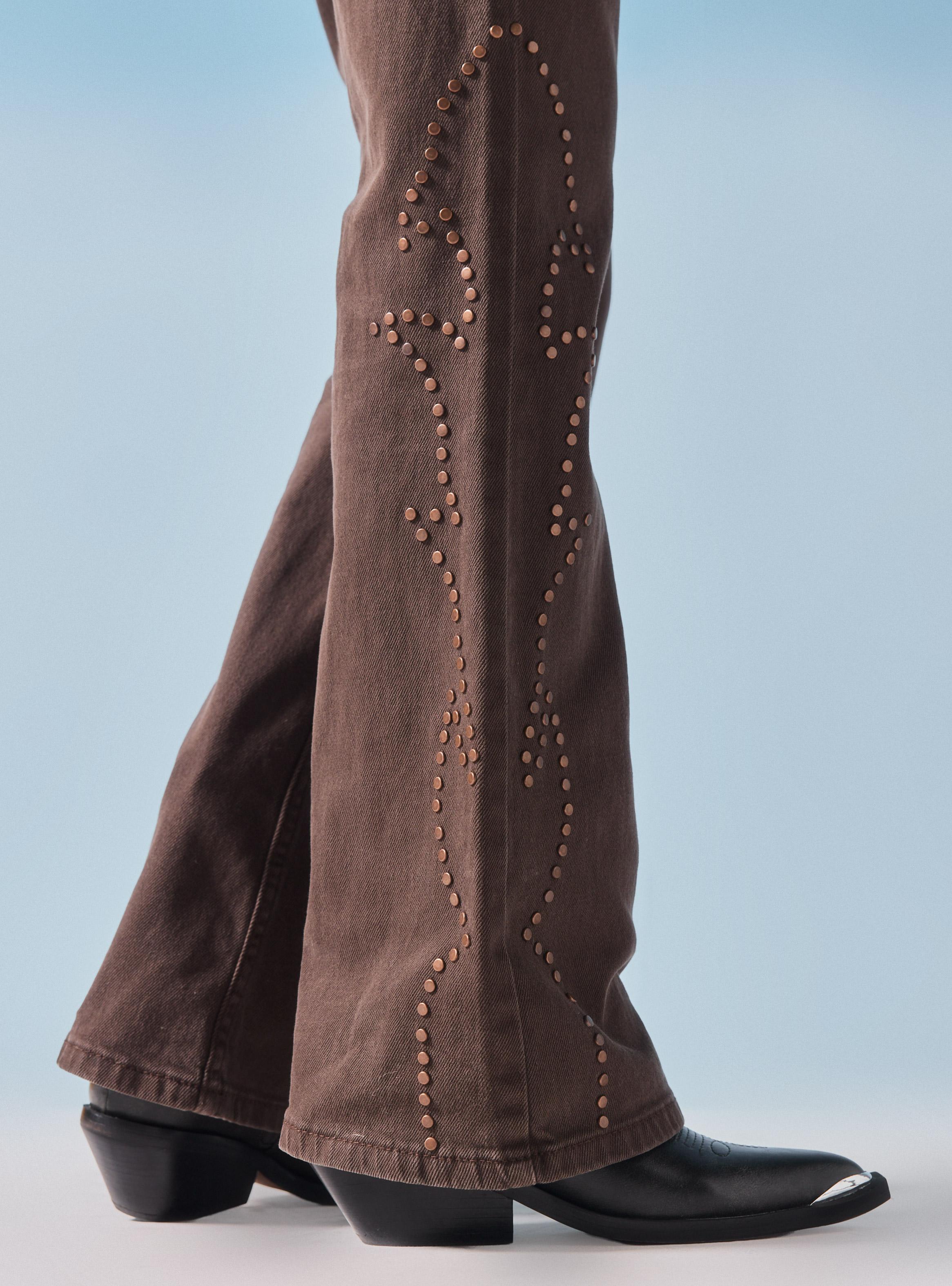 Jeans Flare Tiro Bajo Tachas-2