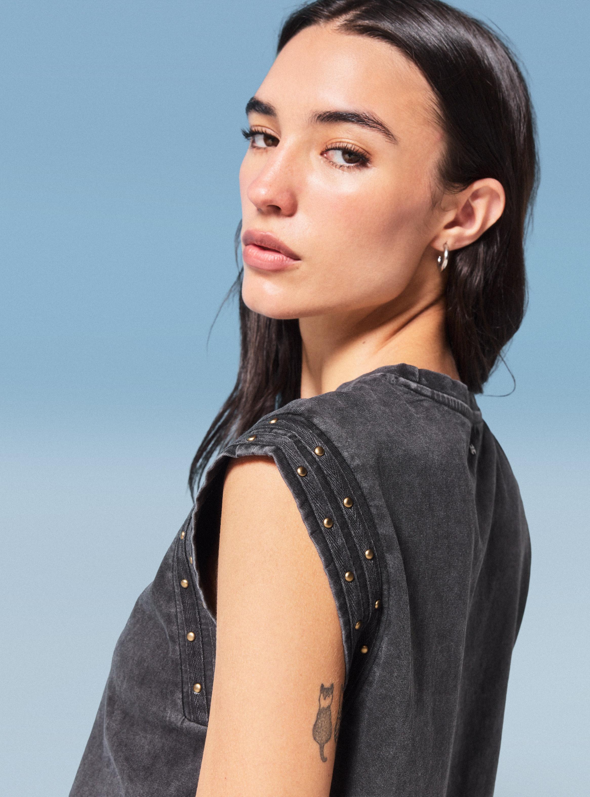 Polera sin Mangas Tachas-3