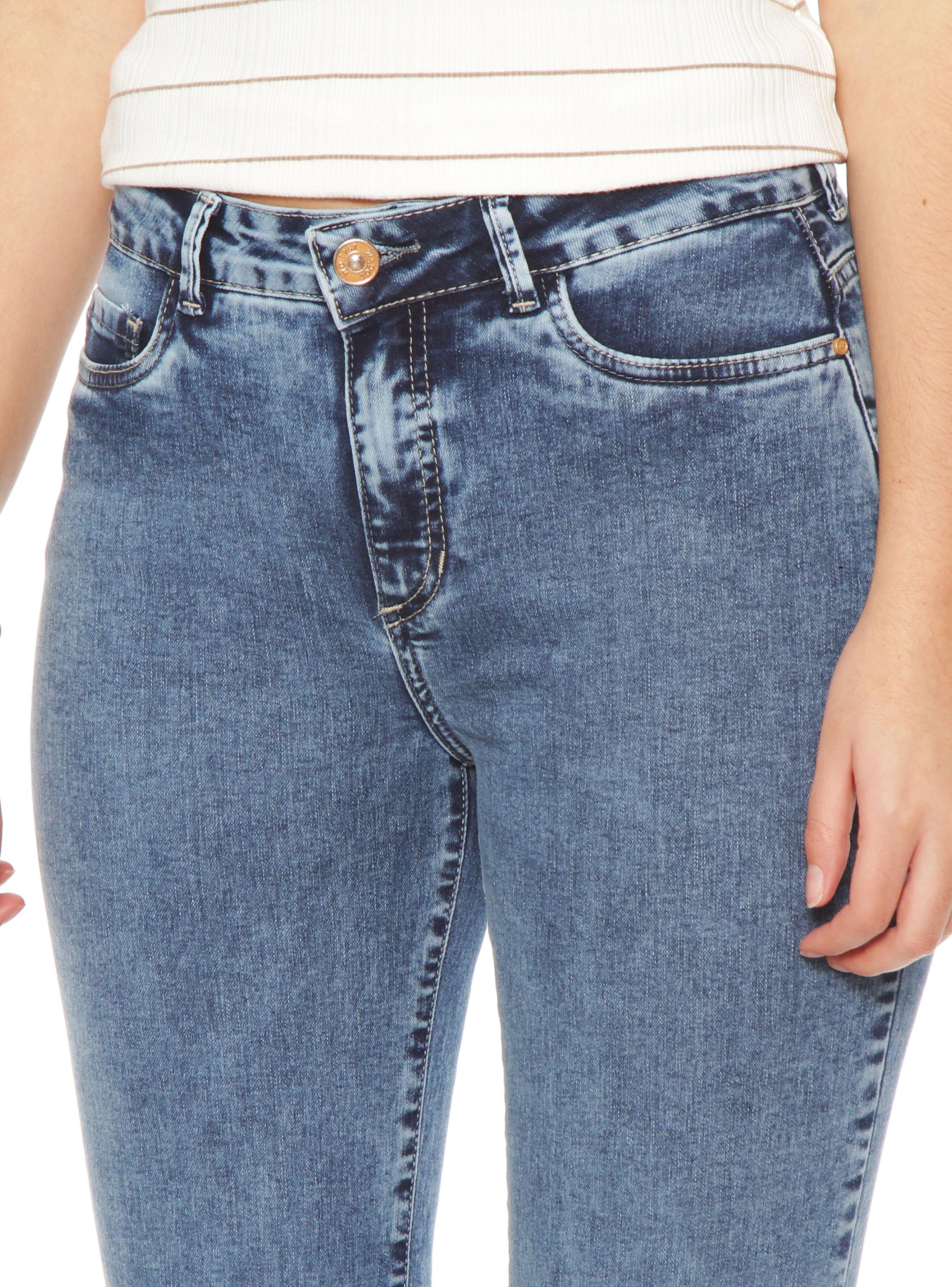 Jeans Flare Tiro Alto Pretina Básica un Botón Push Up-2
