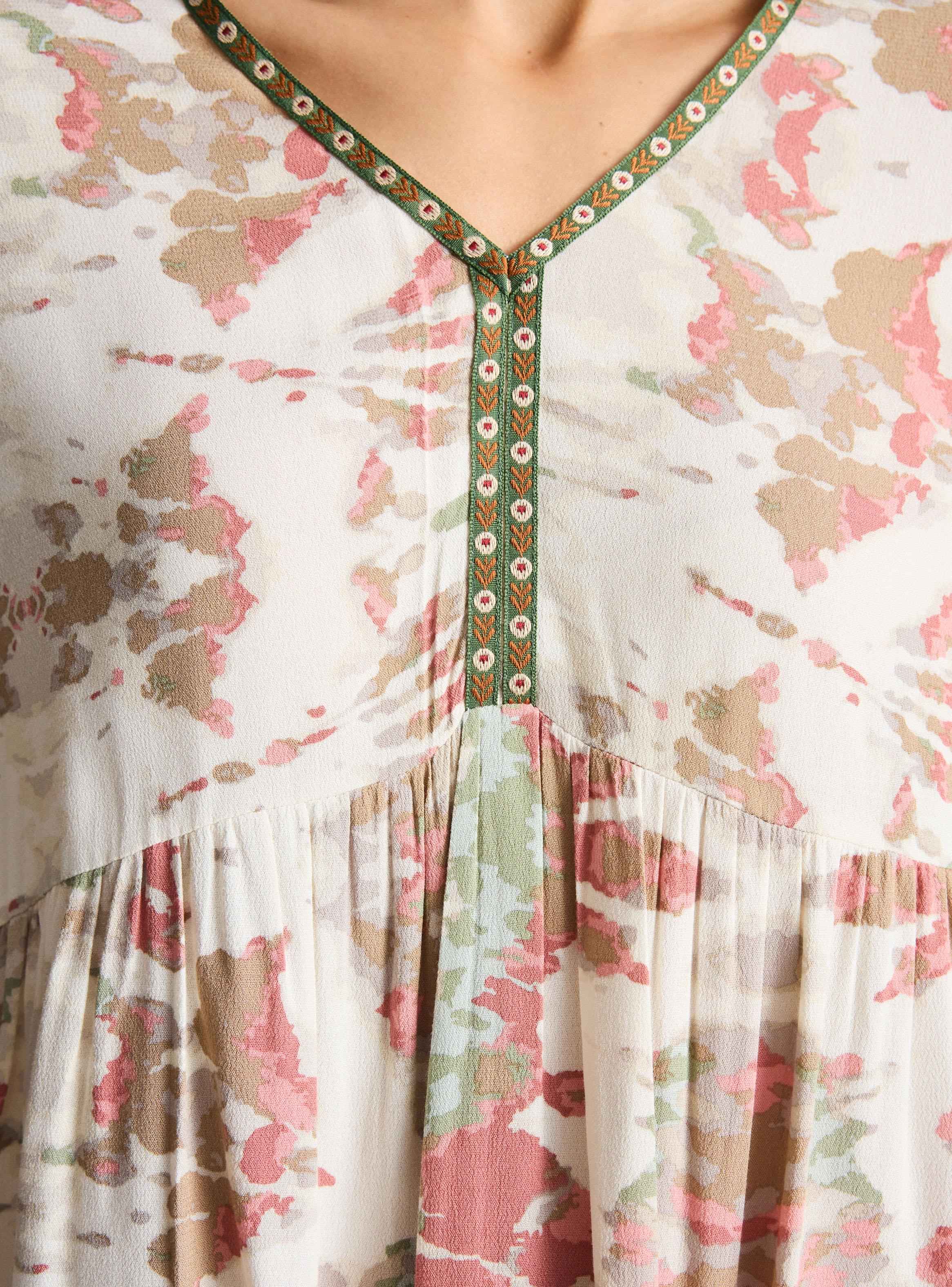 Blusa con Cinta en Escote y Corte Bajo el Busto-3