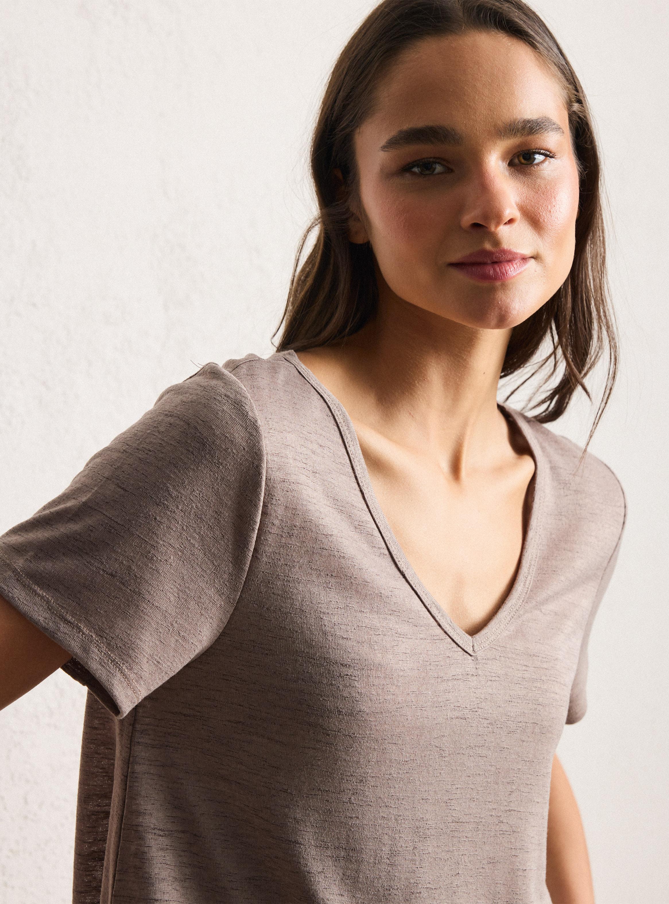 Polera Corte Peplum en Tela Rígida-2