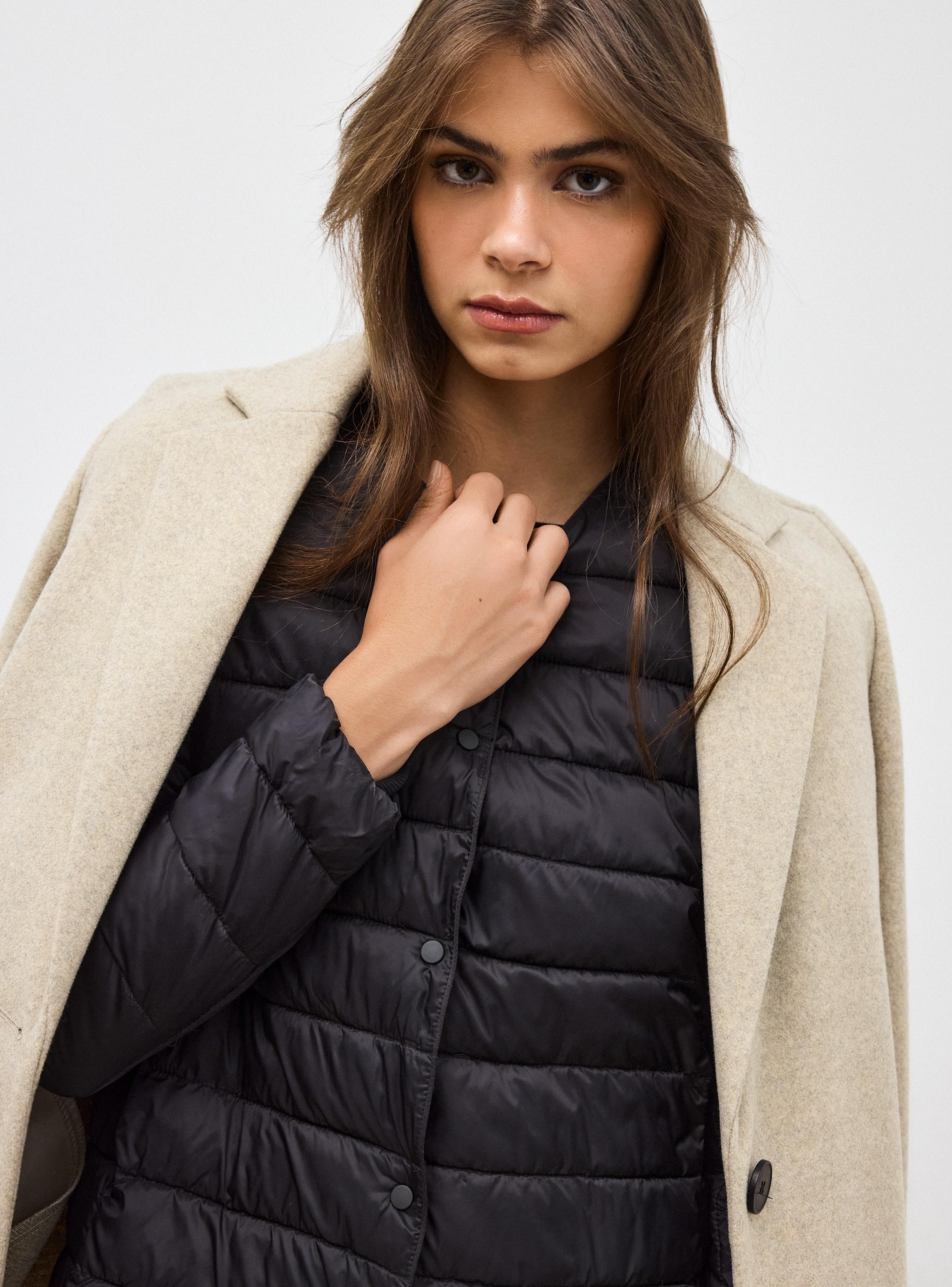 Parka Compacta Cierre Botones-3